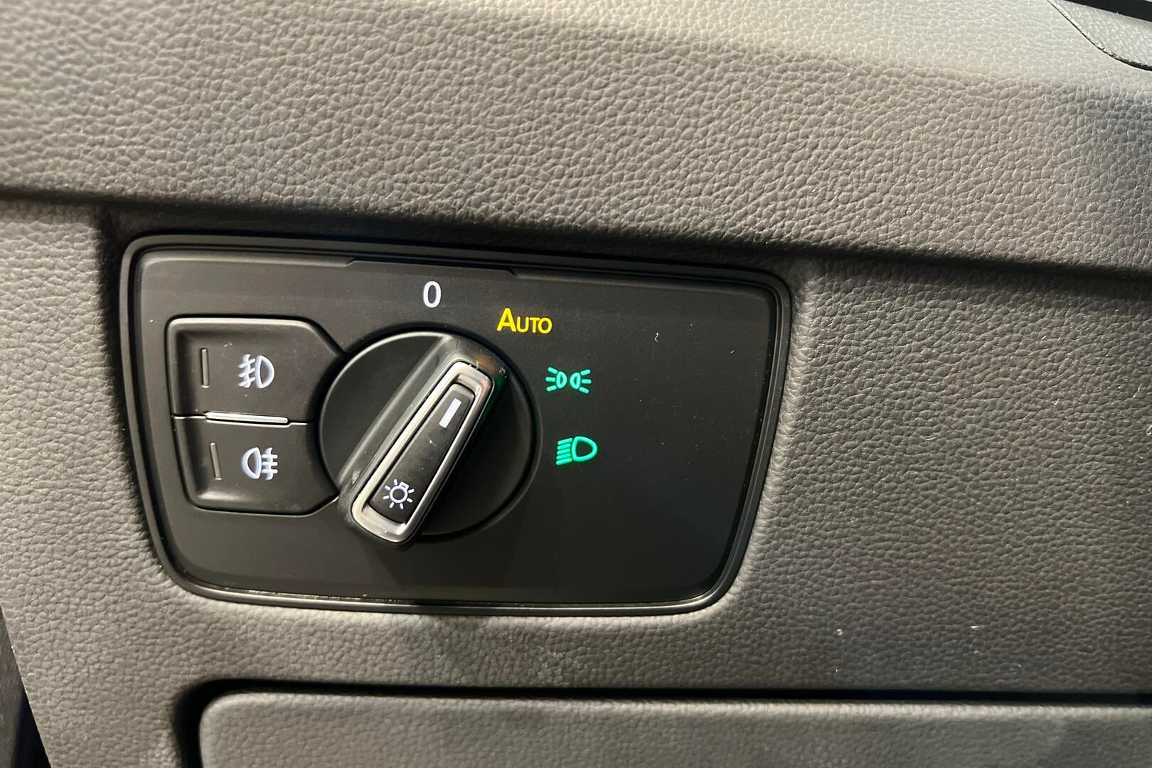 Volkswagen Passat iso kuva 25
