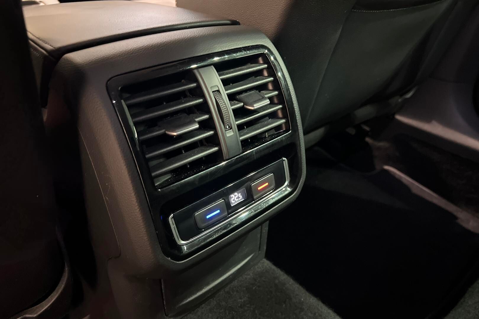 Volkswagen Passat iso kuva 29