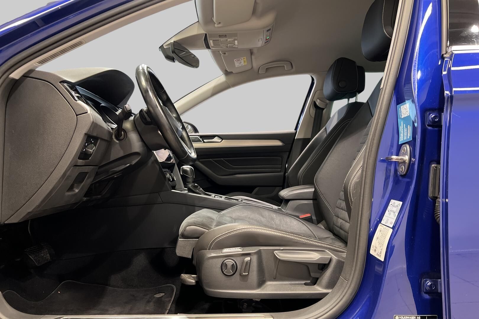 Volkswagen Passat iso kuva 9