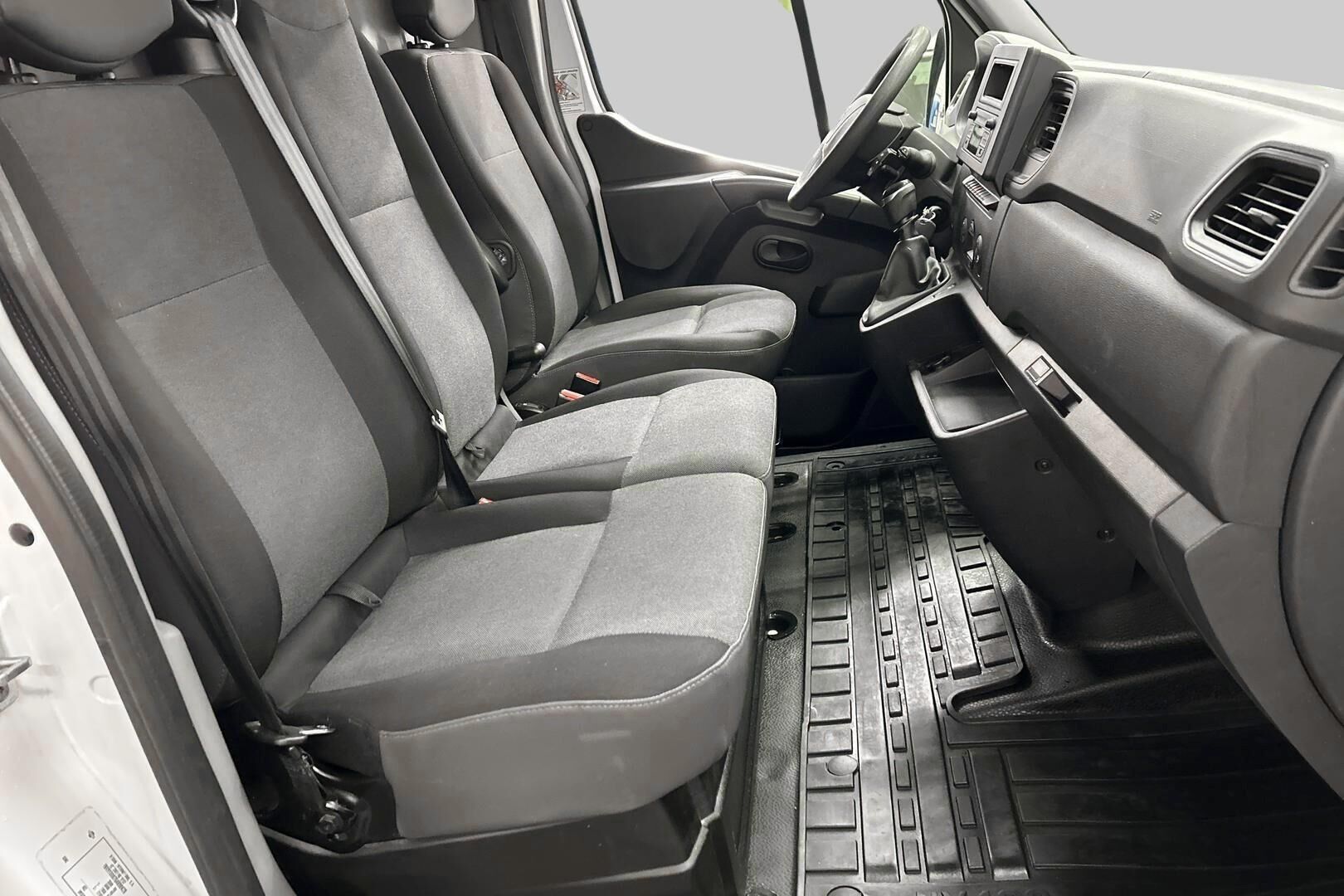 Nissan NV400 iso kuva 12