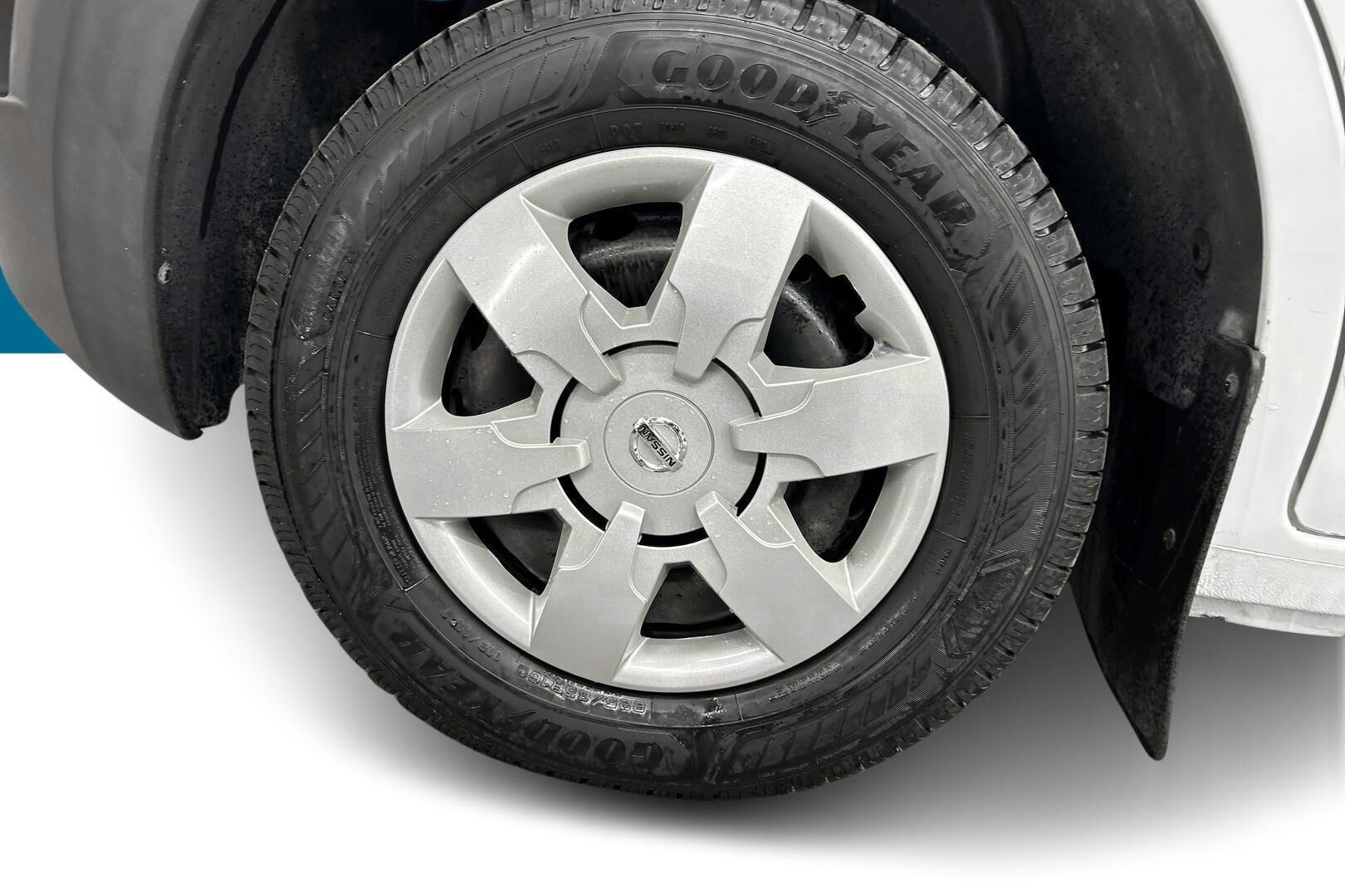 Nissan NV400 iso kuva 0