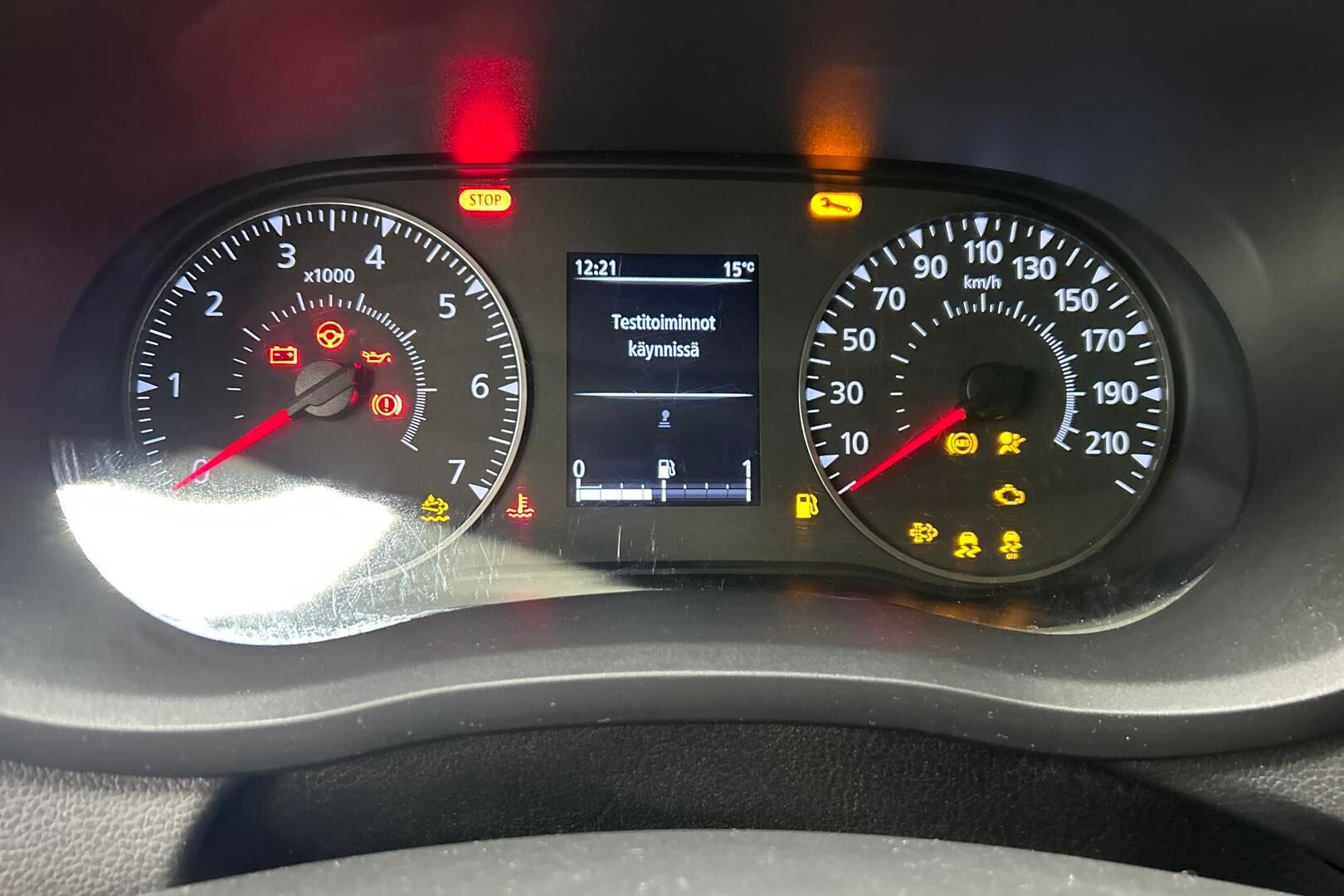 Nissan NV400 iso kuva 15