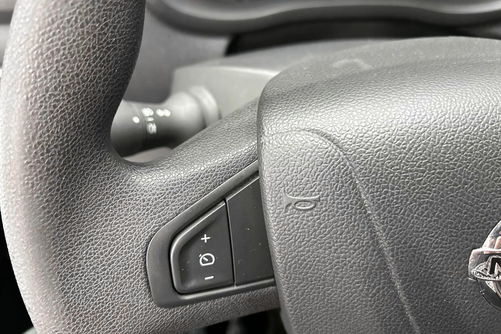 Nissan NV400 iso kuva 19