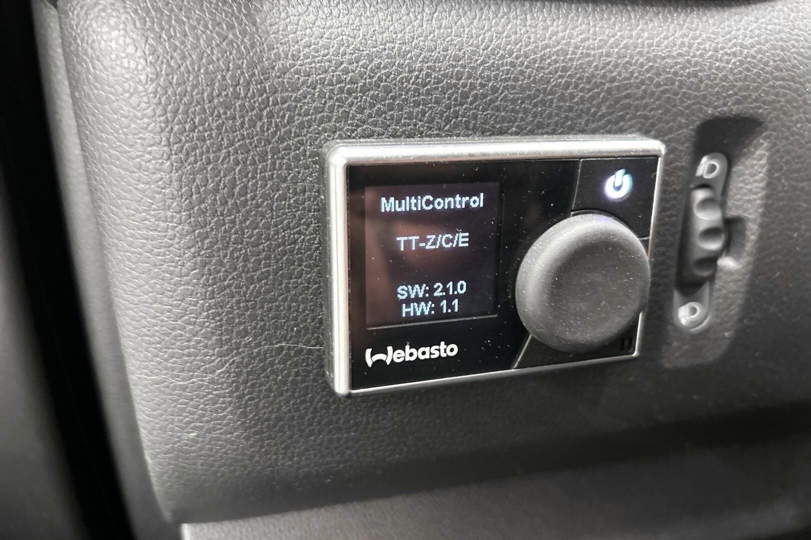 Nissan NV400 iso kuva 20