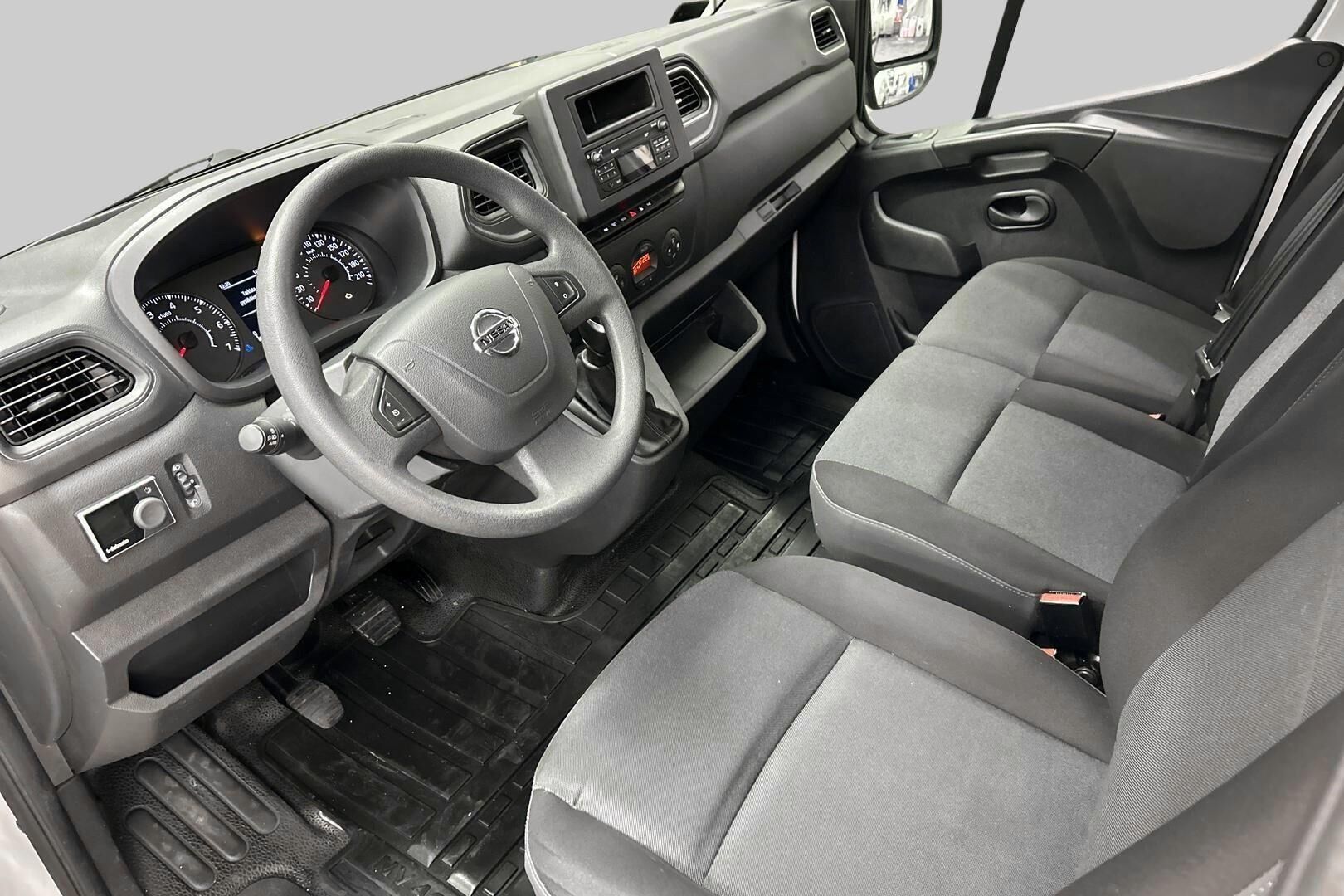 Nissan NV400 iso kuva 11