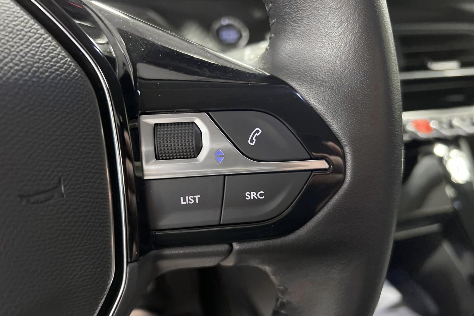 Peugeot 2008 iso kuva 17