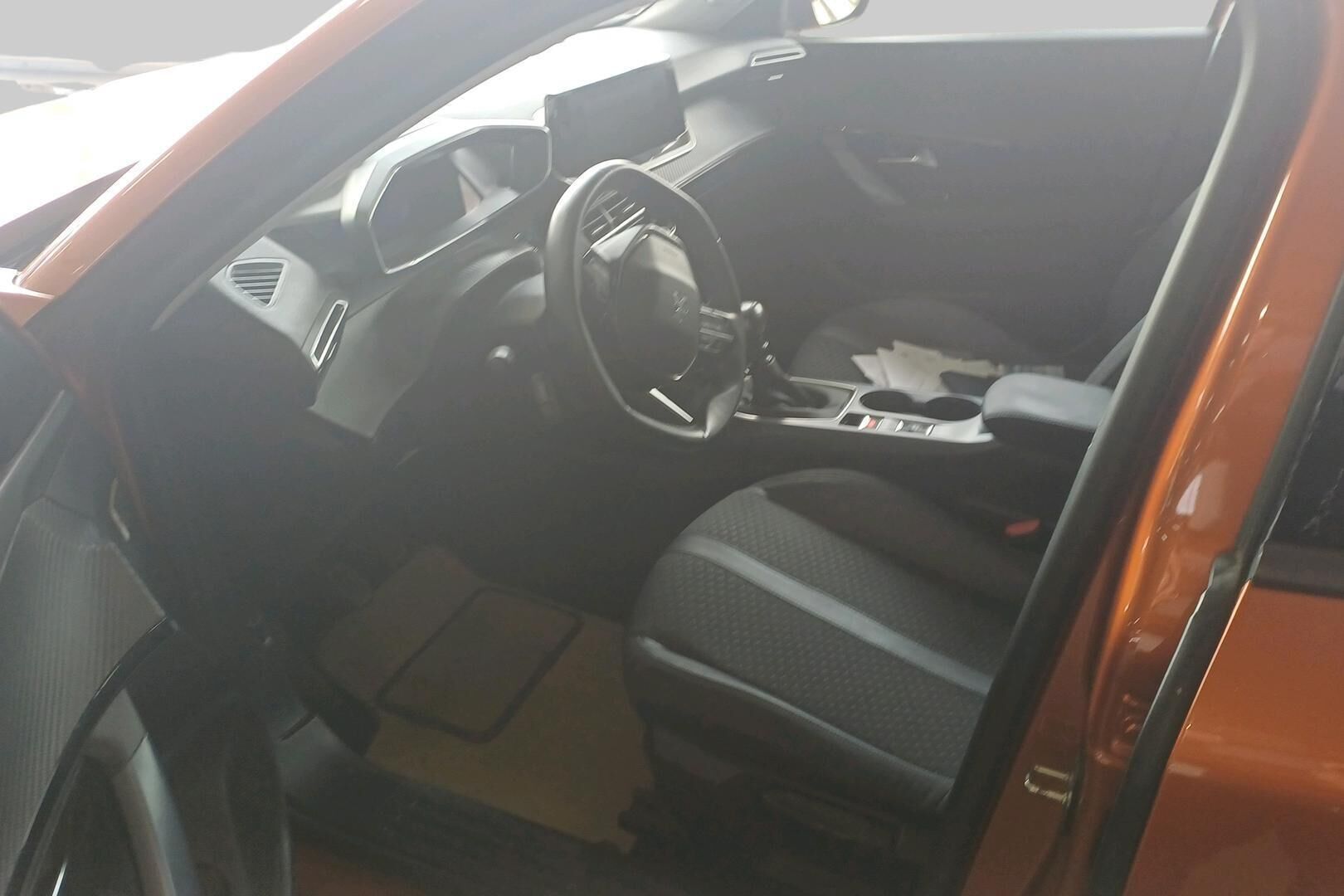 Peugeot 2008 iso kuva 2