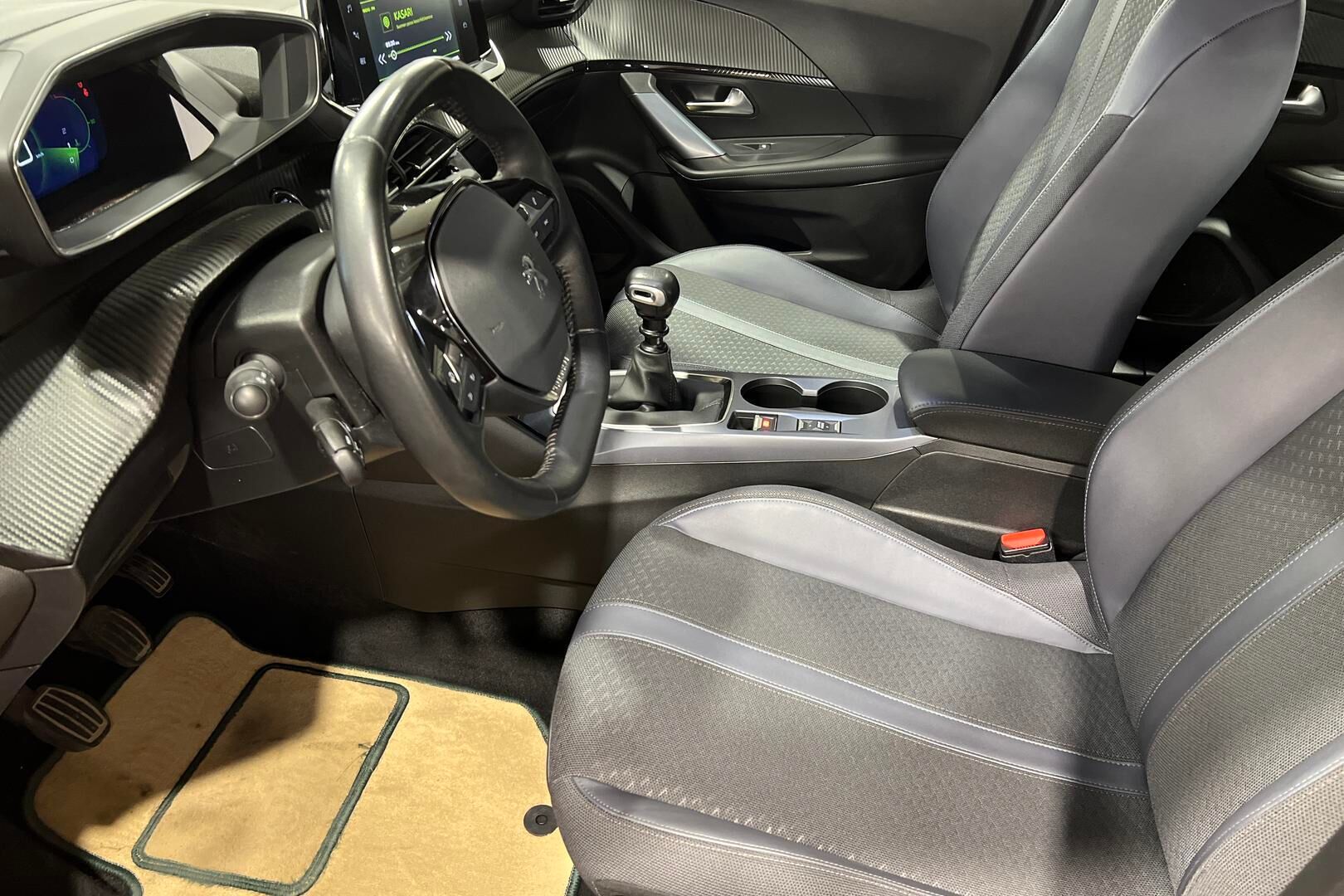 Peugeot 2008 iso kuva 9