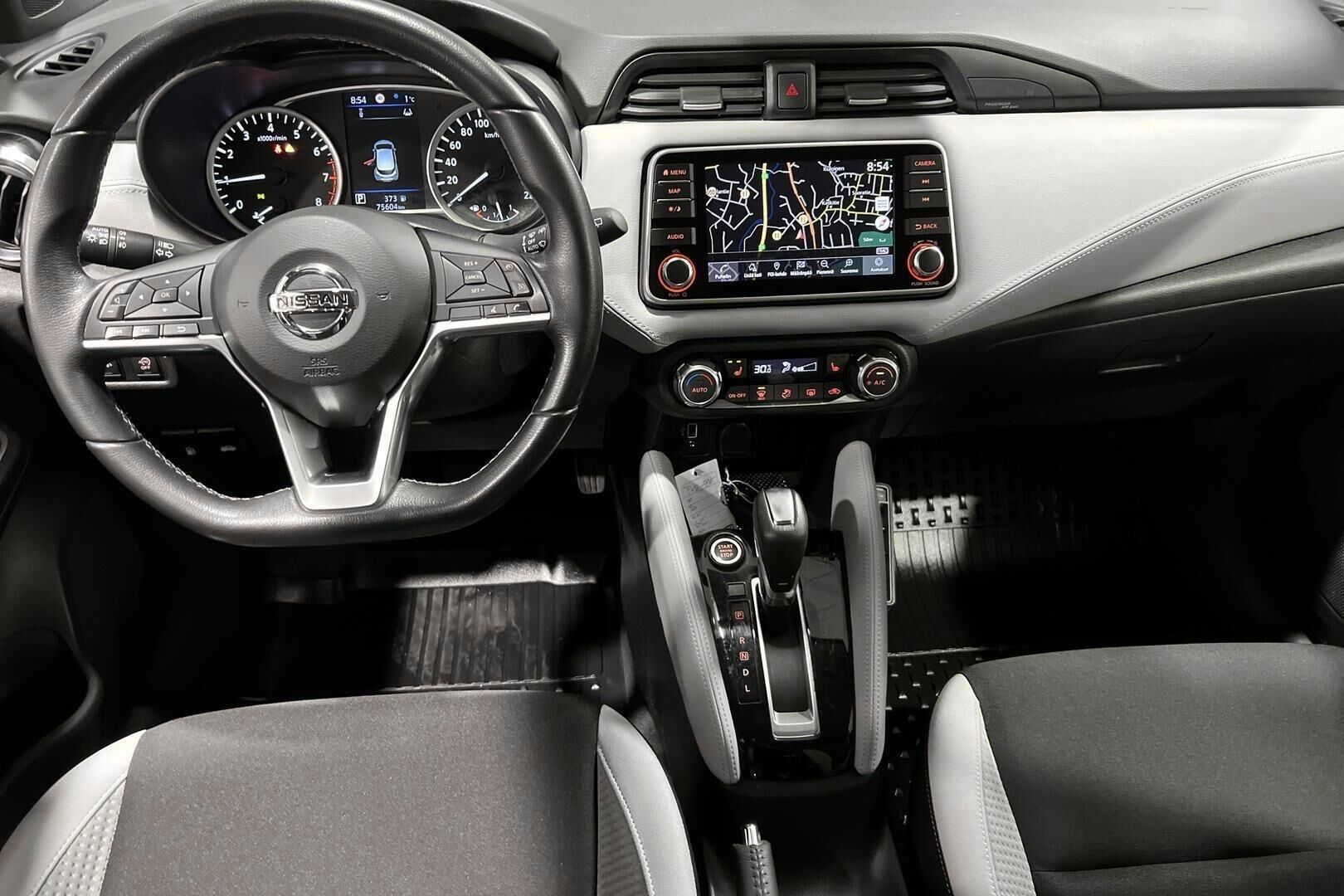 Nissan Micra iso kuva 9