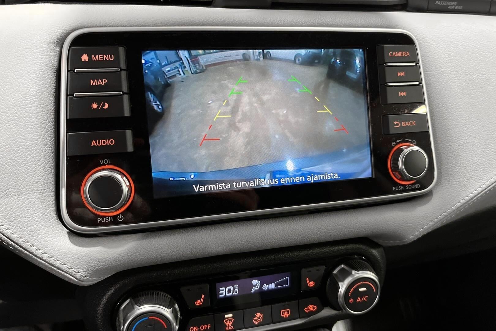 Nissan Micra iso kuva 15