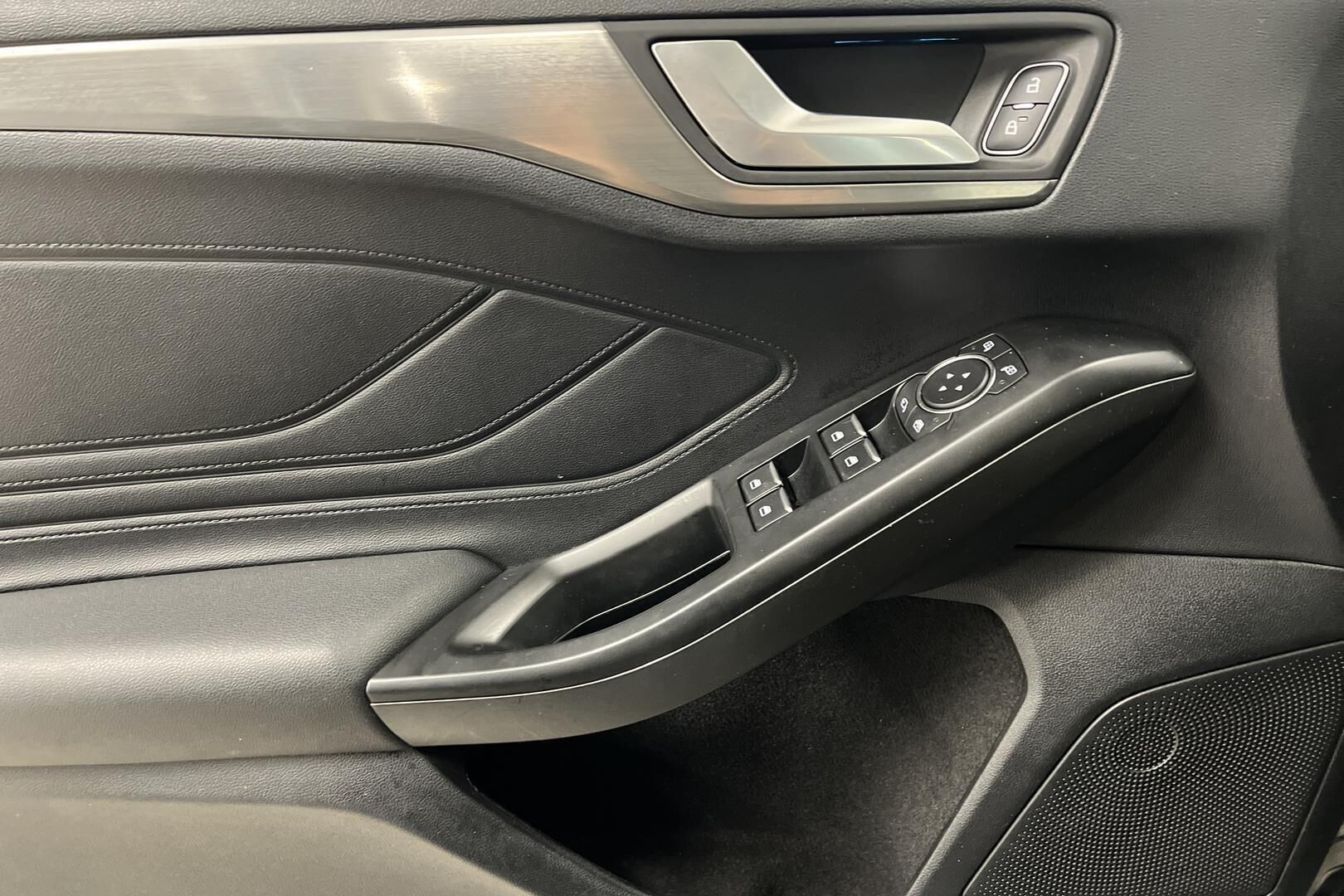 Ford Focus iso kuva 13