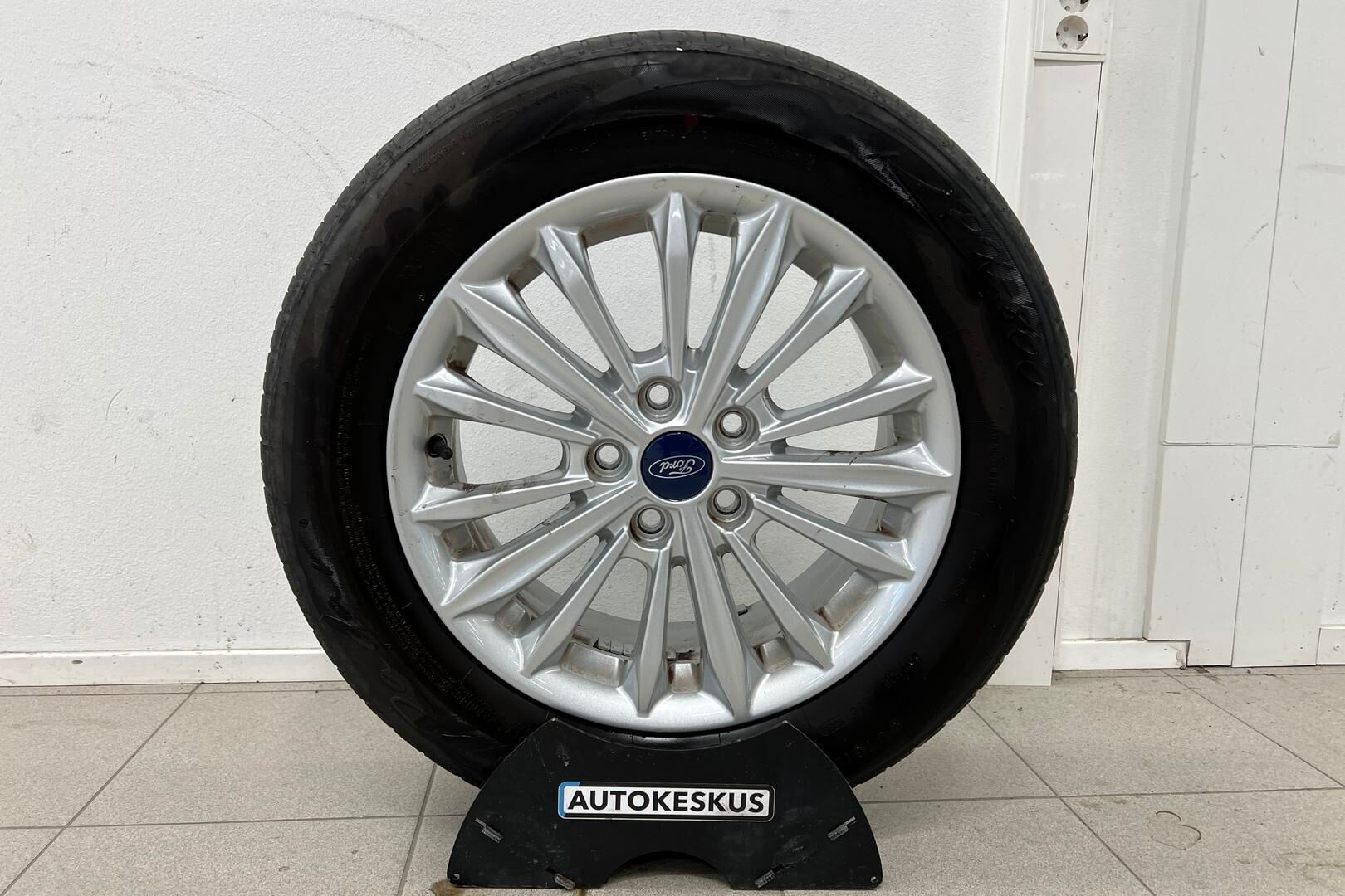 Ford Focus iso kuva 14