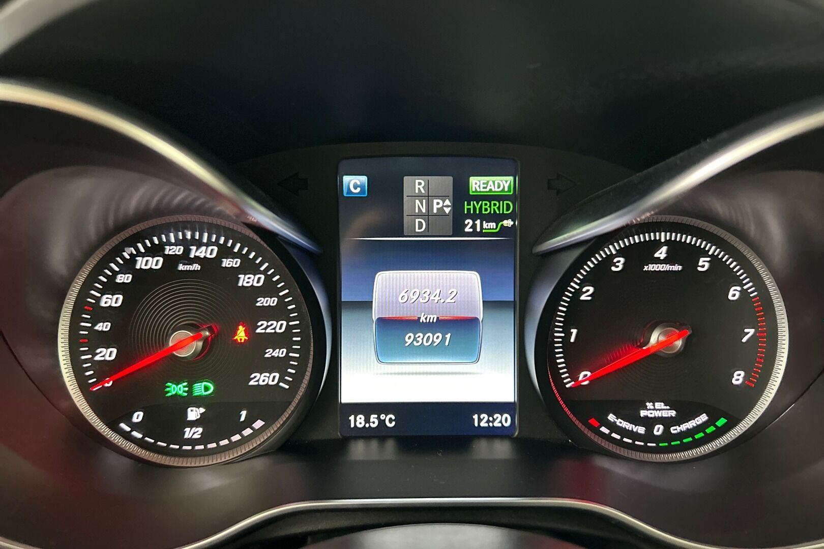 MERCEDES-BENZ GLC iso kuva 26