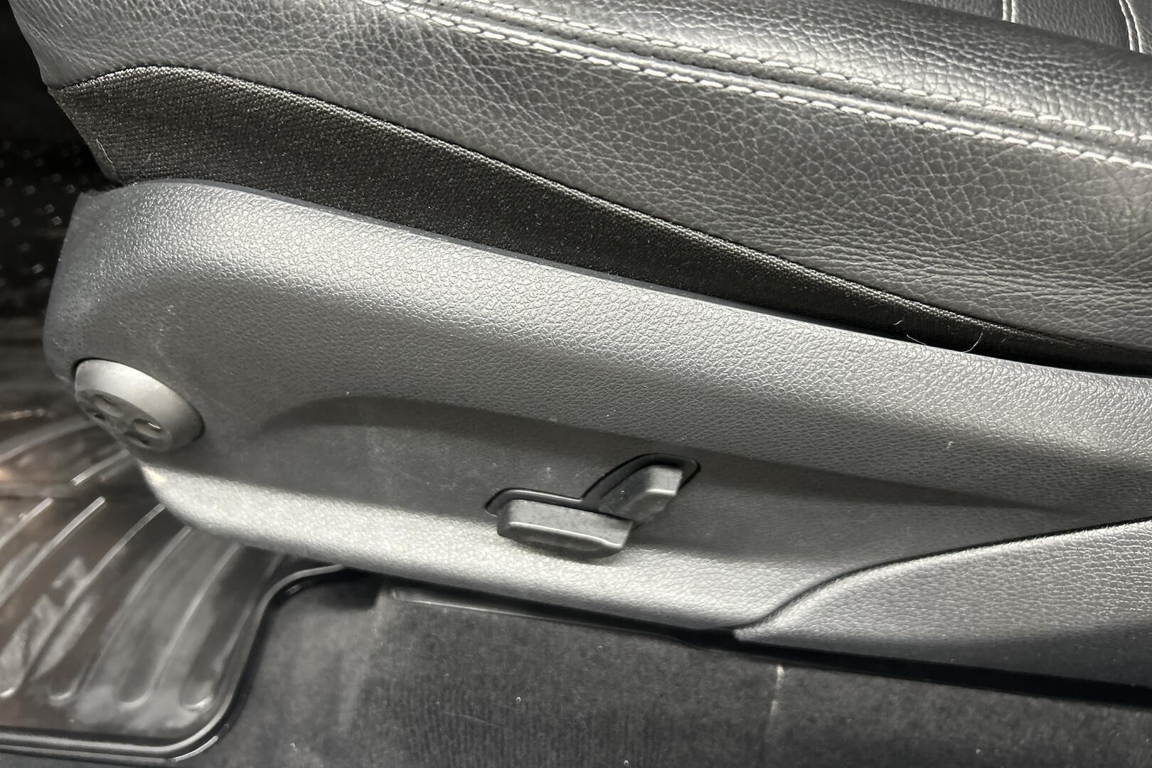 MERCEDES-BENZ GLC iso kuva 16