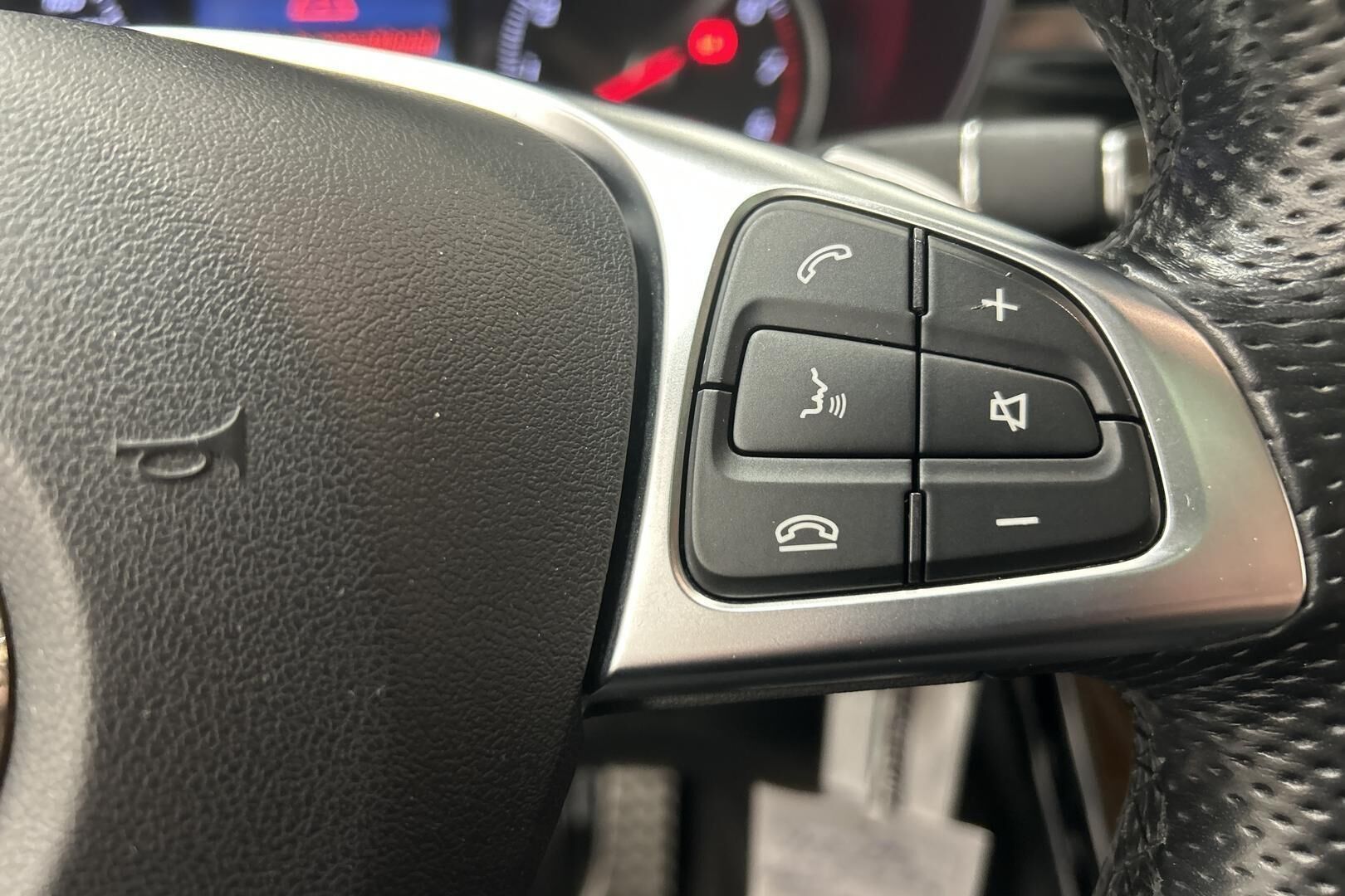 MERCEDES-BENZ GLC iso kuva 19