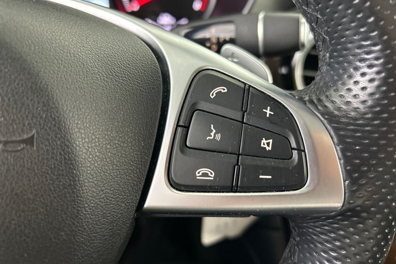 MERCEDES-BENZ GLC iso kuva 28