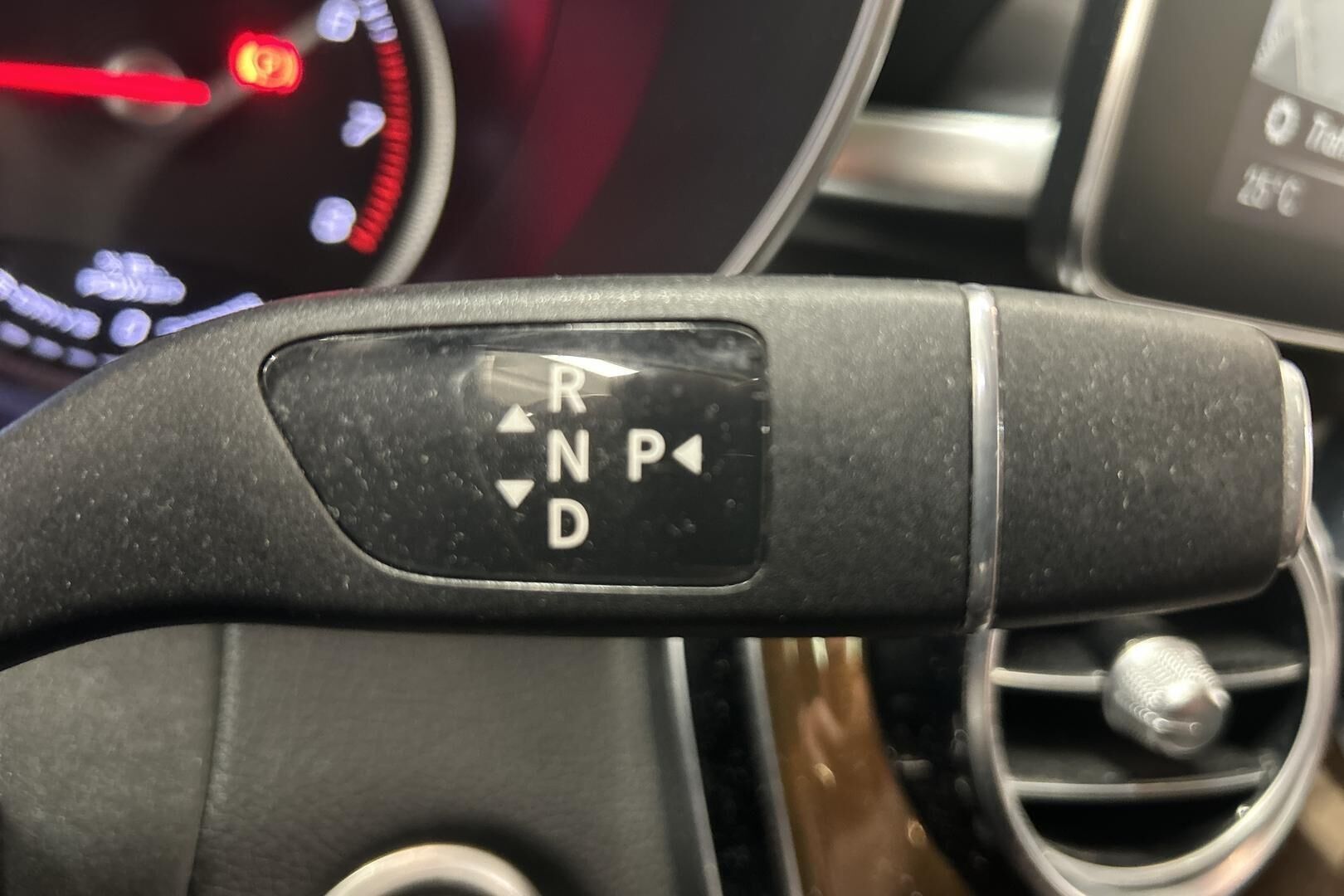 MERCEDES-BENZ GLC iso kuva 23