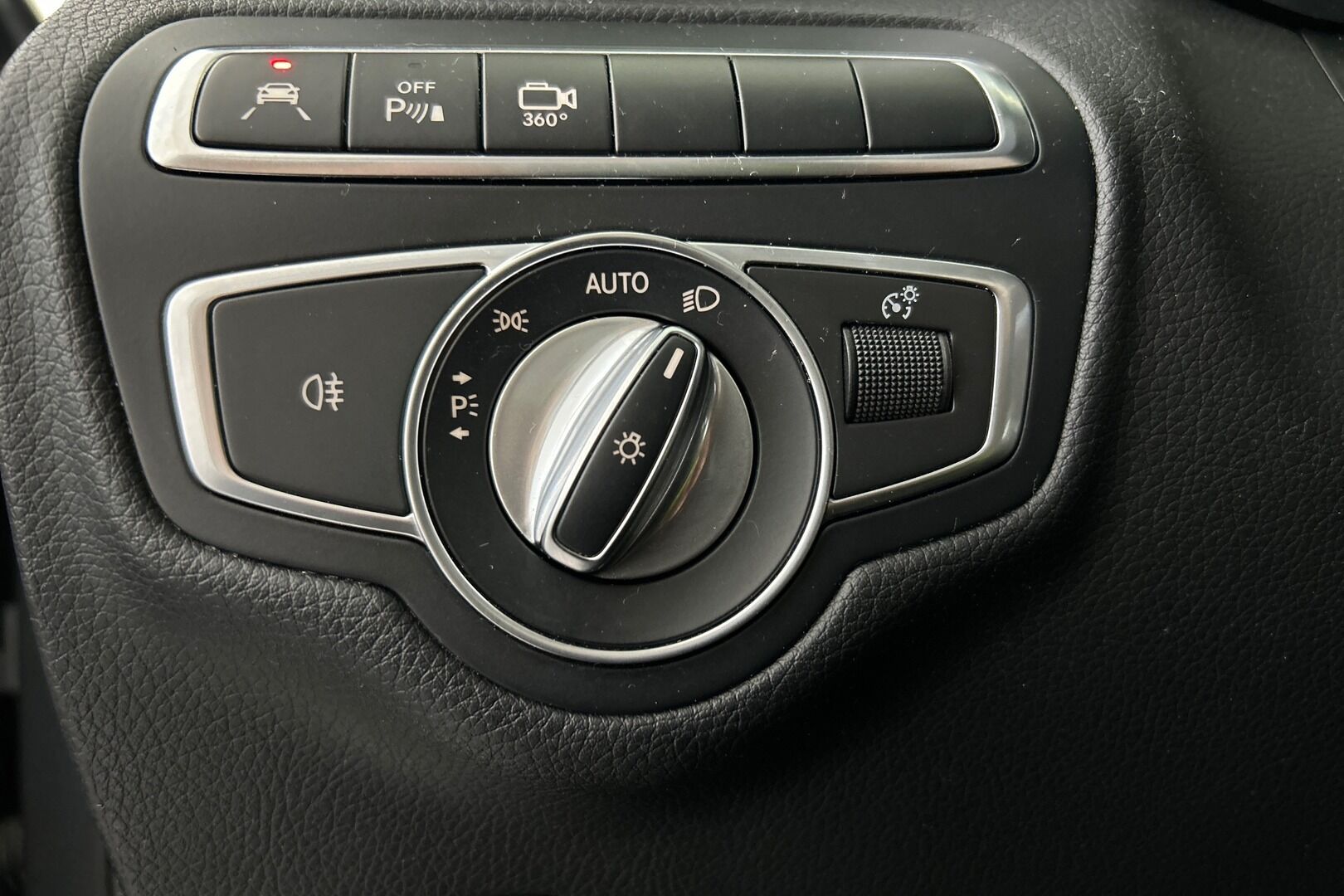 MERCEDES-BENZ GLC iso kuva 29