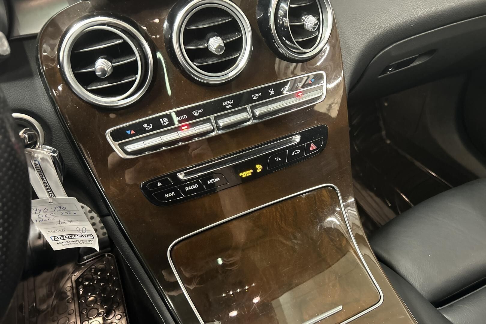 MERCEDES-BENZ GLC iso kuva 25