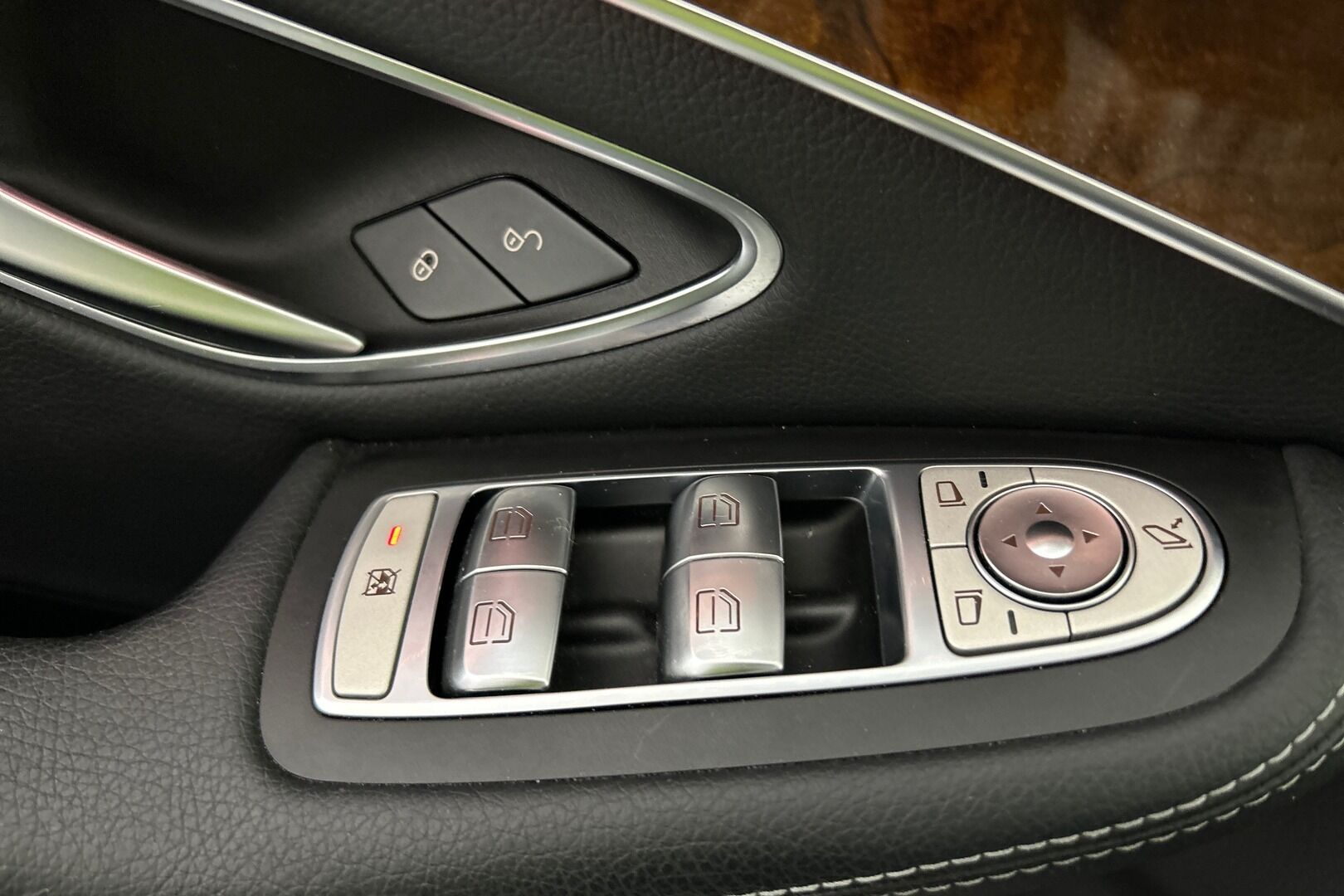 MERCEDES-BENZ GLC iso kuva 21