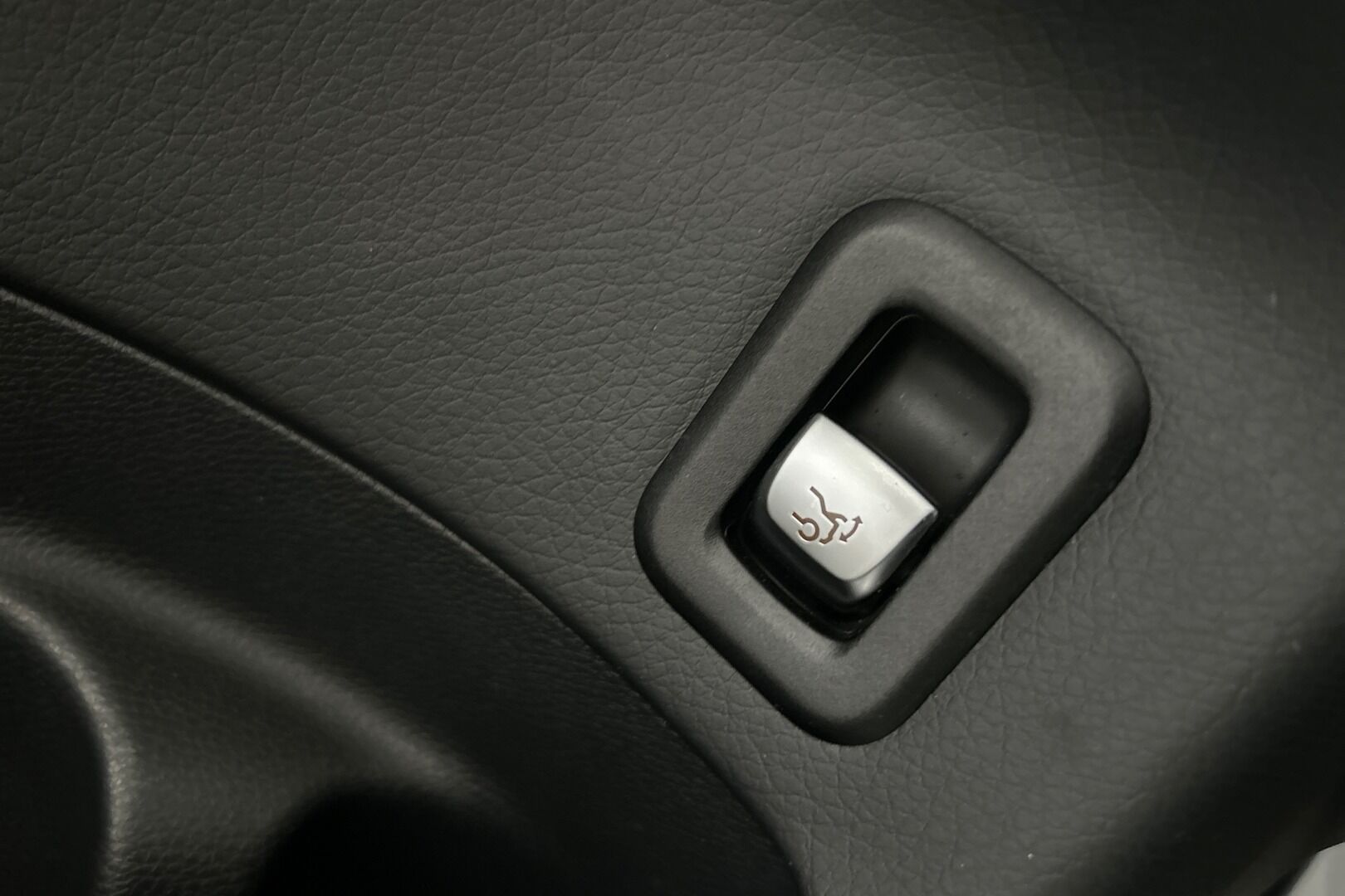 MERCEDES-BENZ GLC iso kuva 22