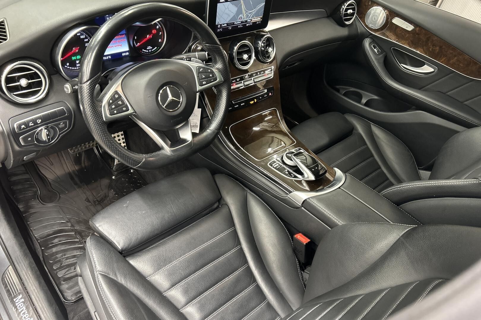 MERCEDES-BENZ GLC iso kuva 9