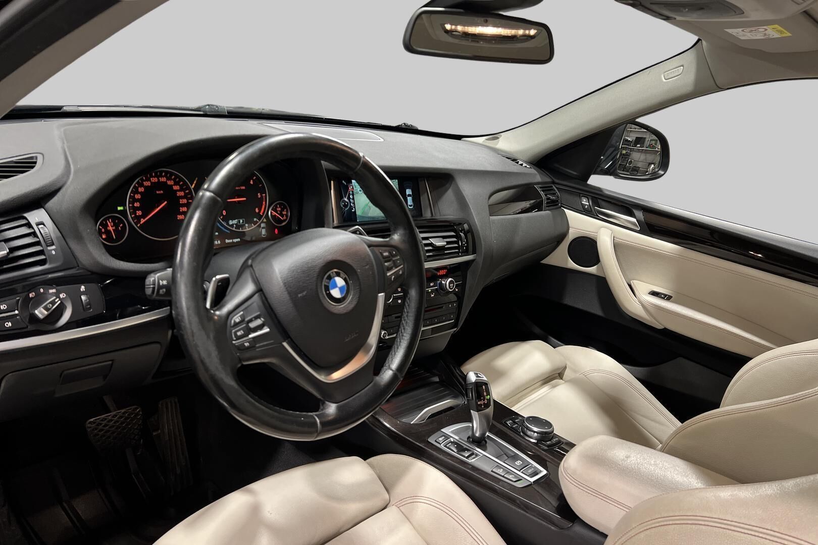 BMW X4 iso kuva 16