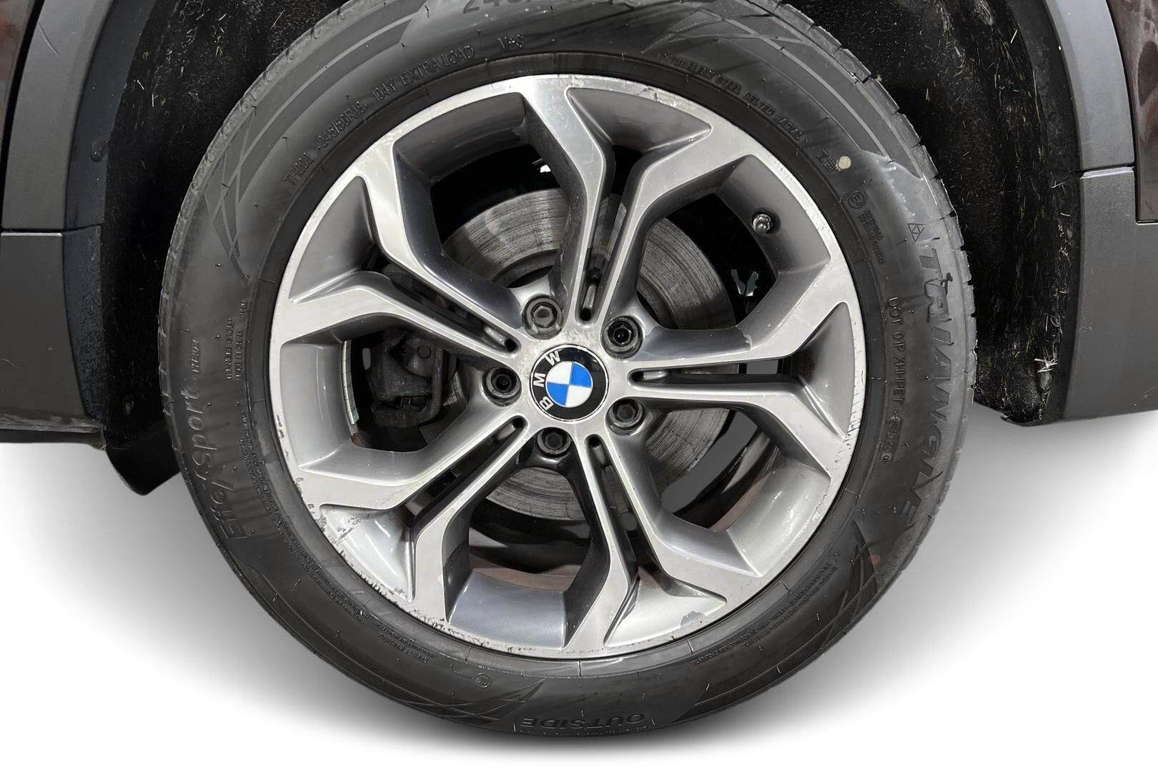 BMW X4 iso kuva 17