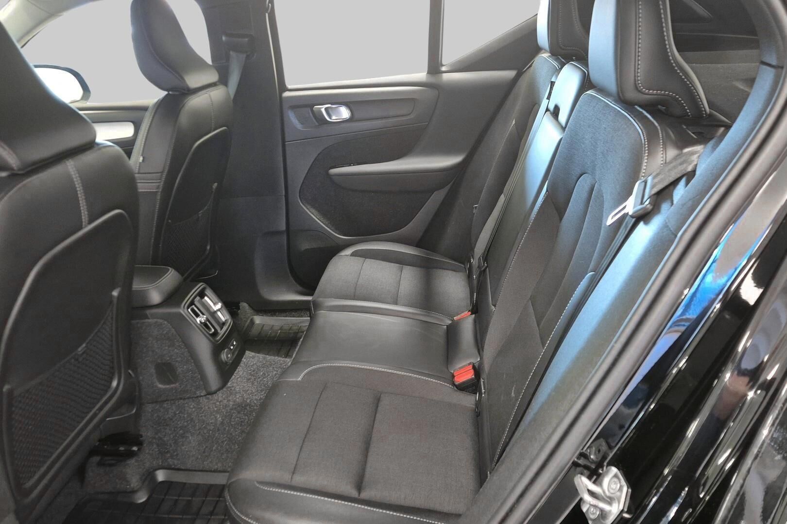 Volvo XC40 iso kuva 10