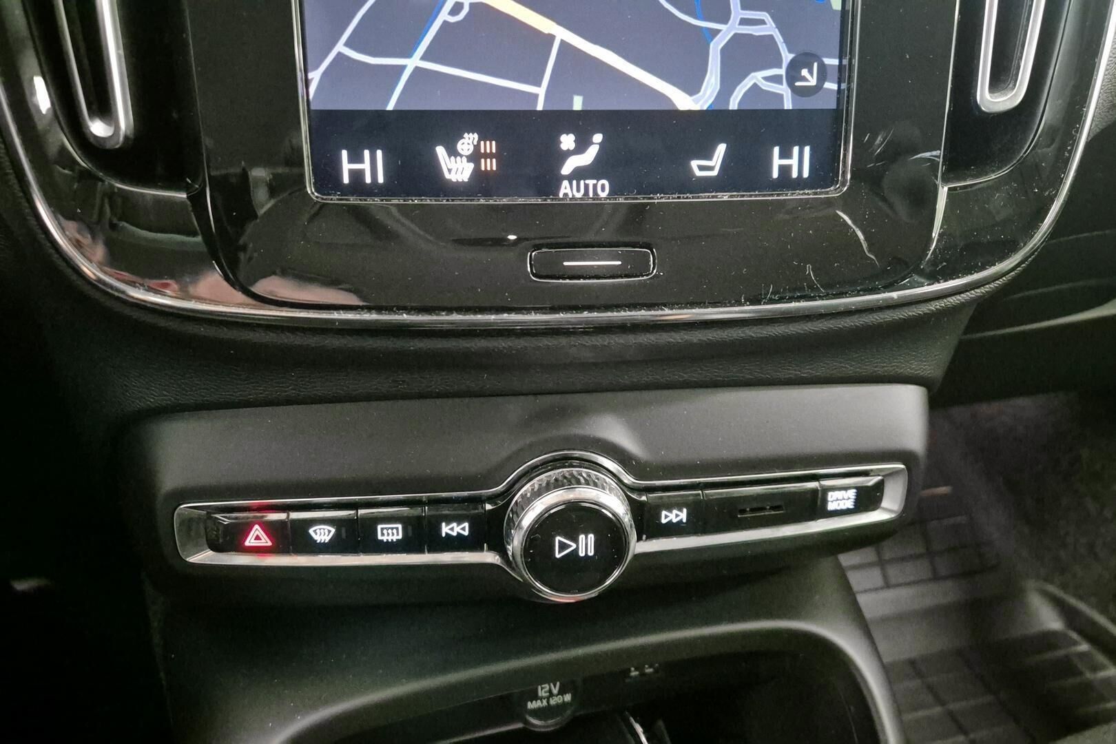 Volvo XC40 iso kuva 16