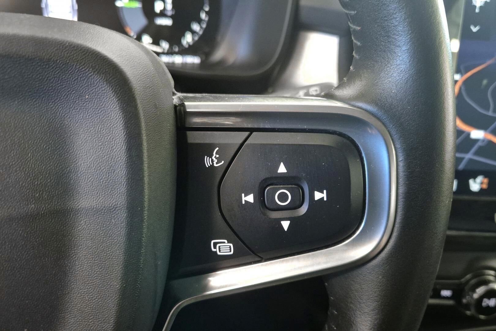 Volvo XC40 iso kuva 18