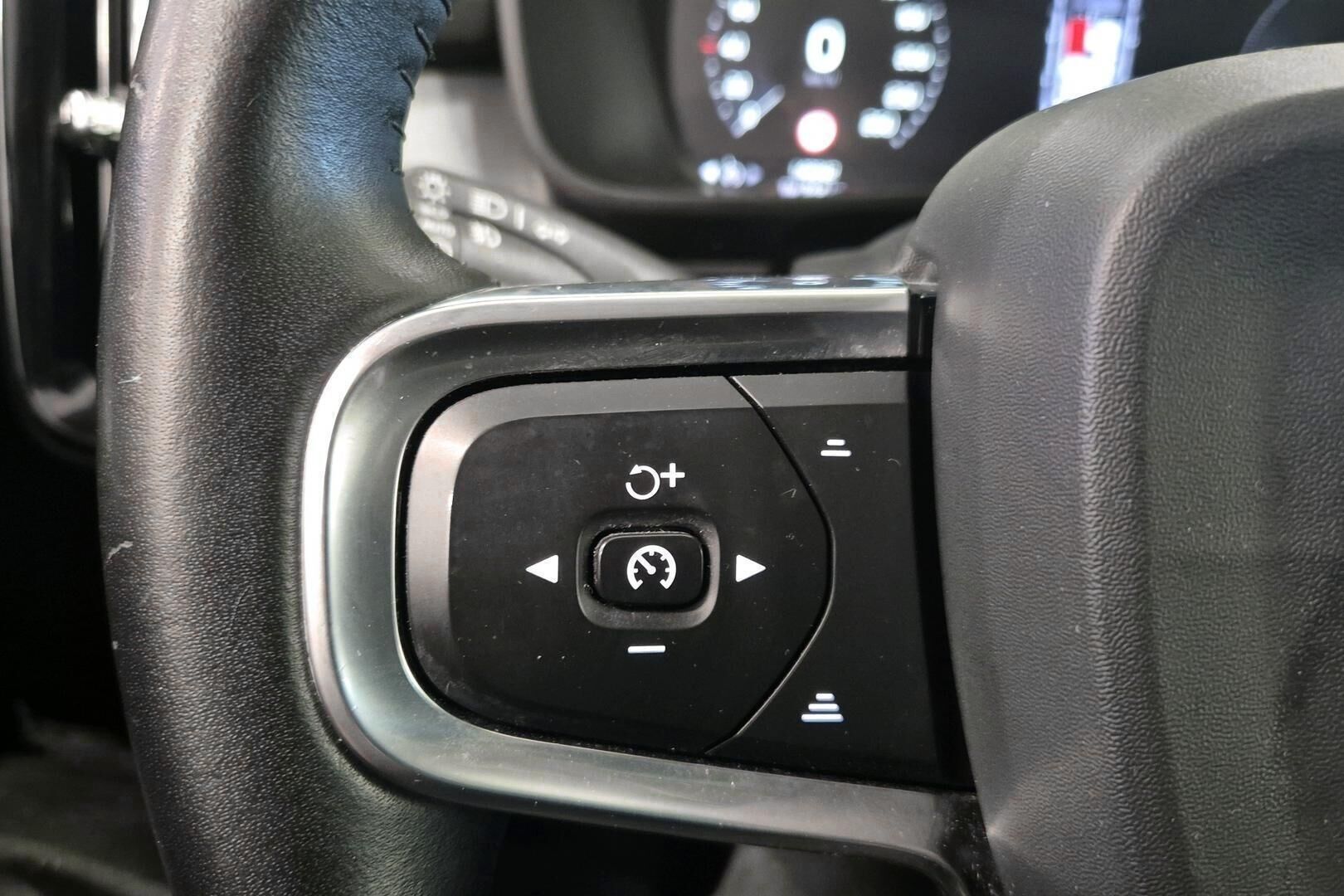 Volvo XC40 iso kuva 19