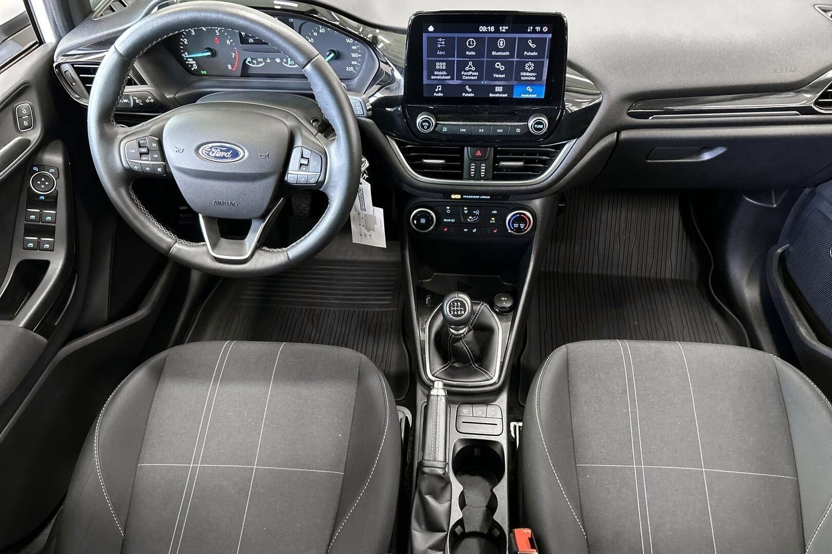 Ford Fiesta iso kuva 9