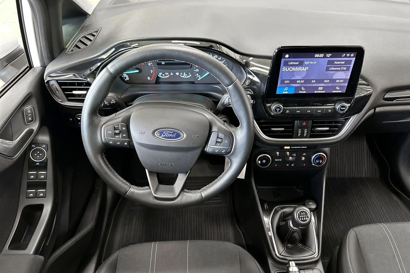 Ford Fiesta iso kuva 24