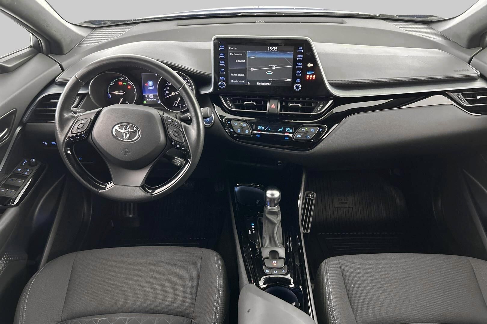 Toyota C-HR iso kuva 10