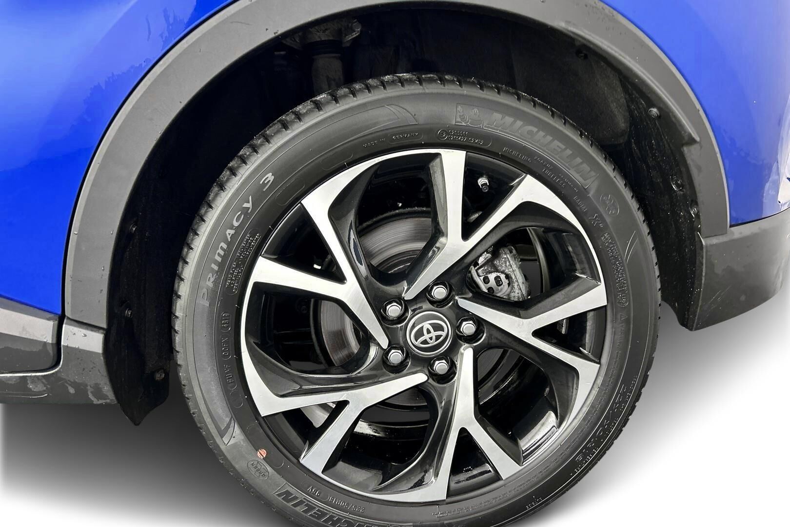 Toyota C-HR iso kuva 12