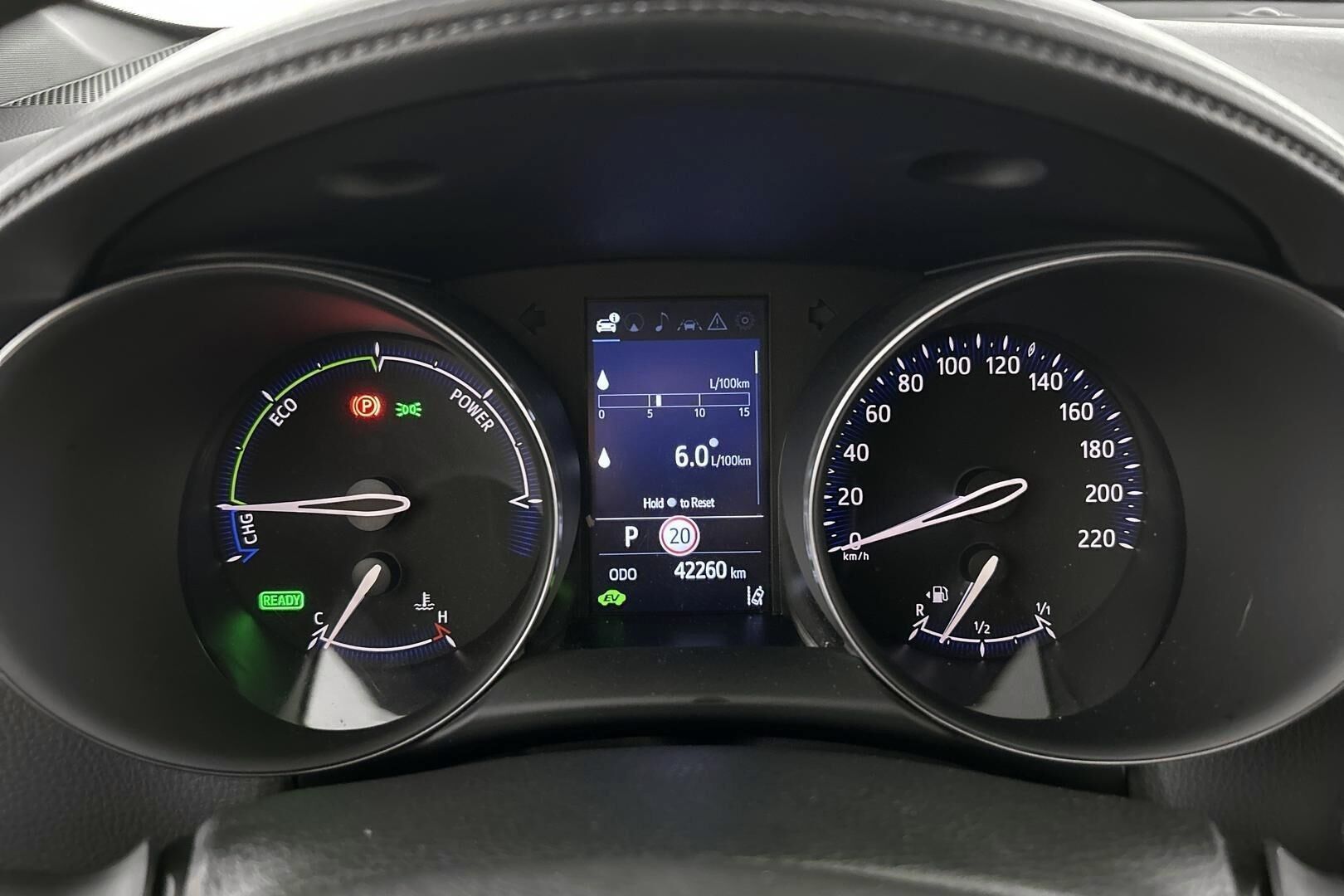 Toyota C-HR iso kuva 13