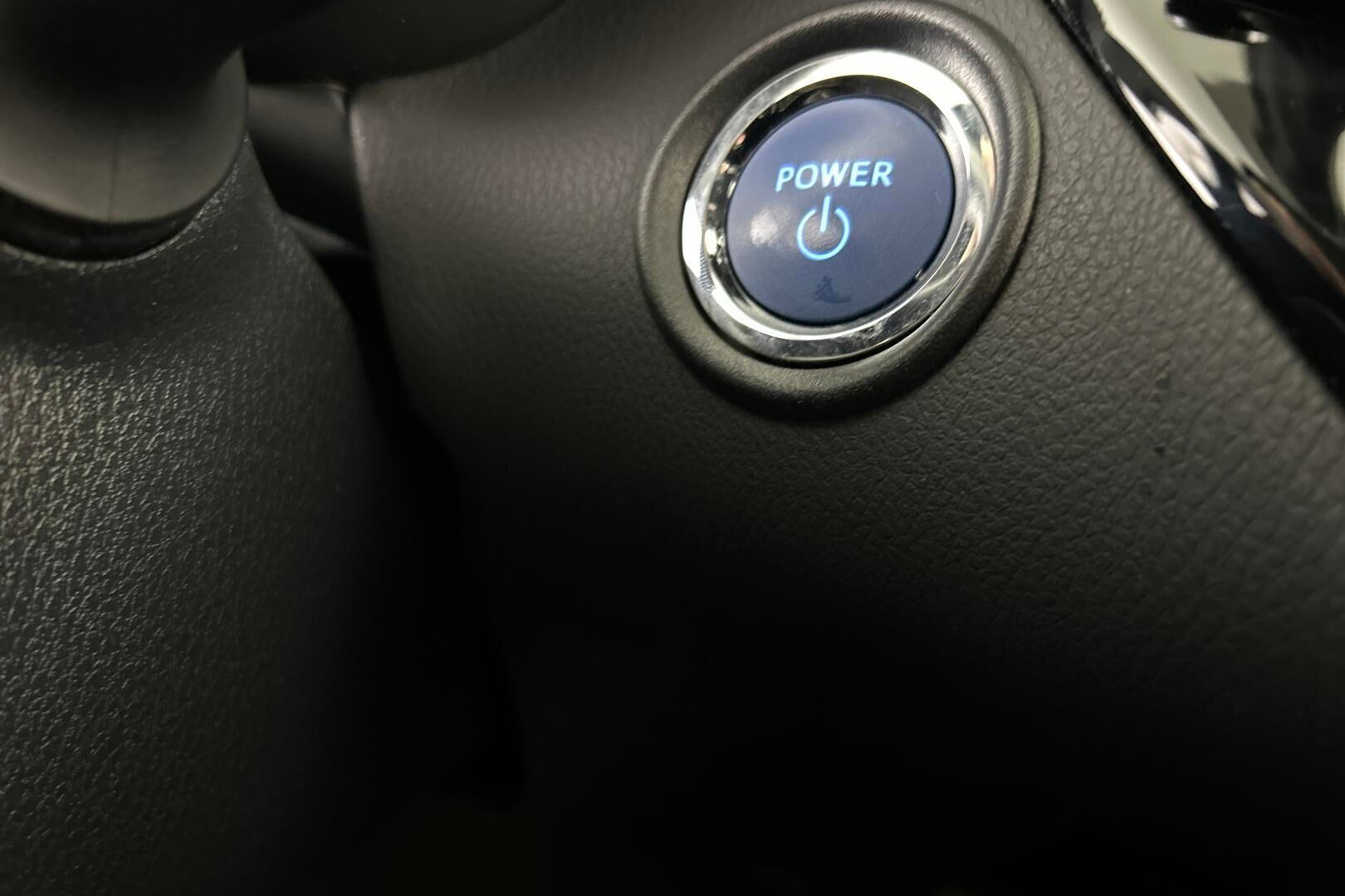 Toyota C-HR iso kuva 18