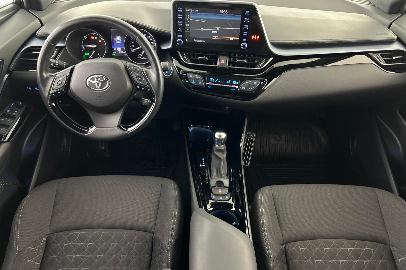 Toyota C-HR iso kuva 25