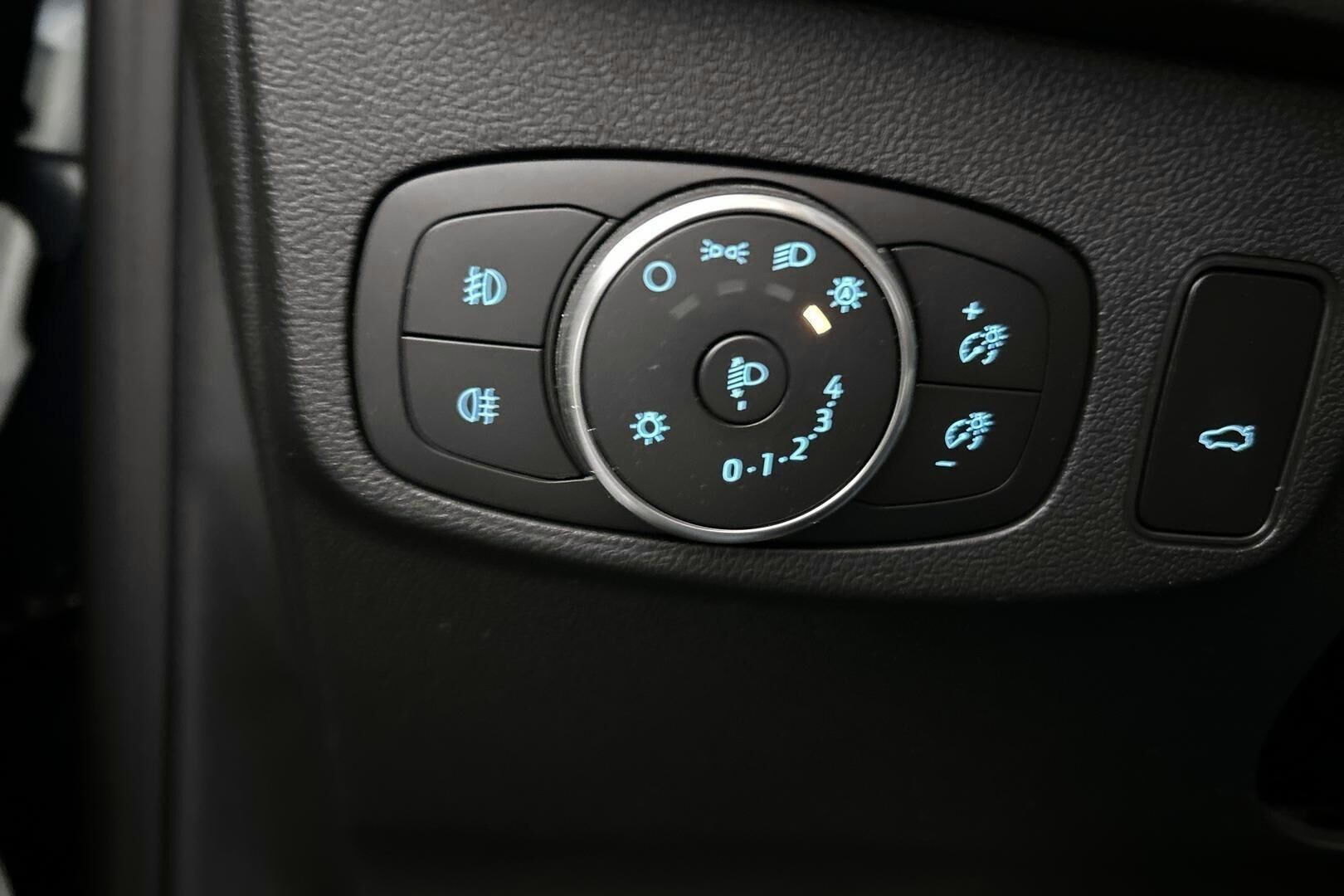 Ford Focus iso kuva 24