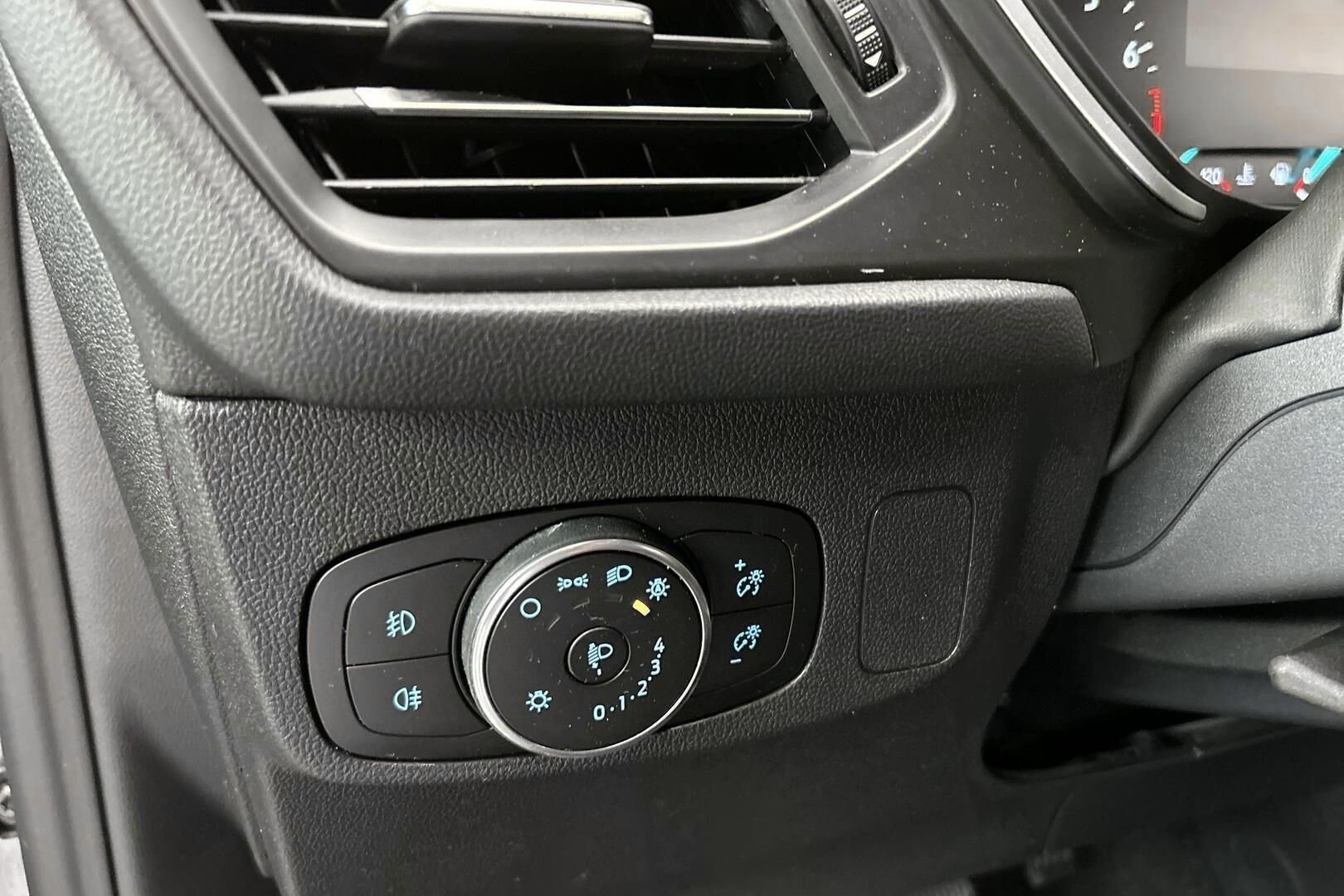 Ford Focus iso kuva 15