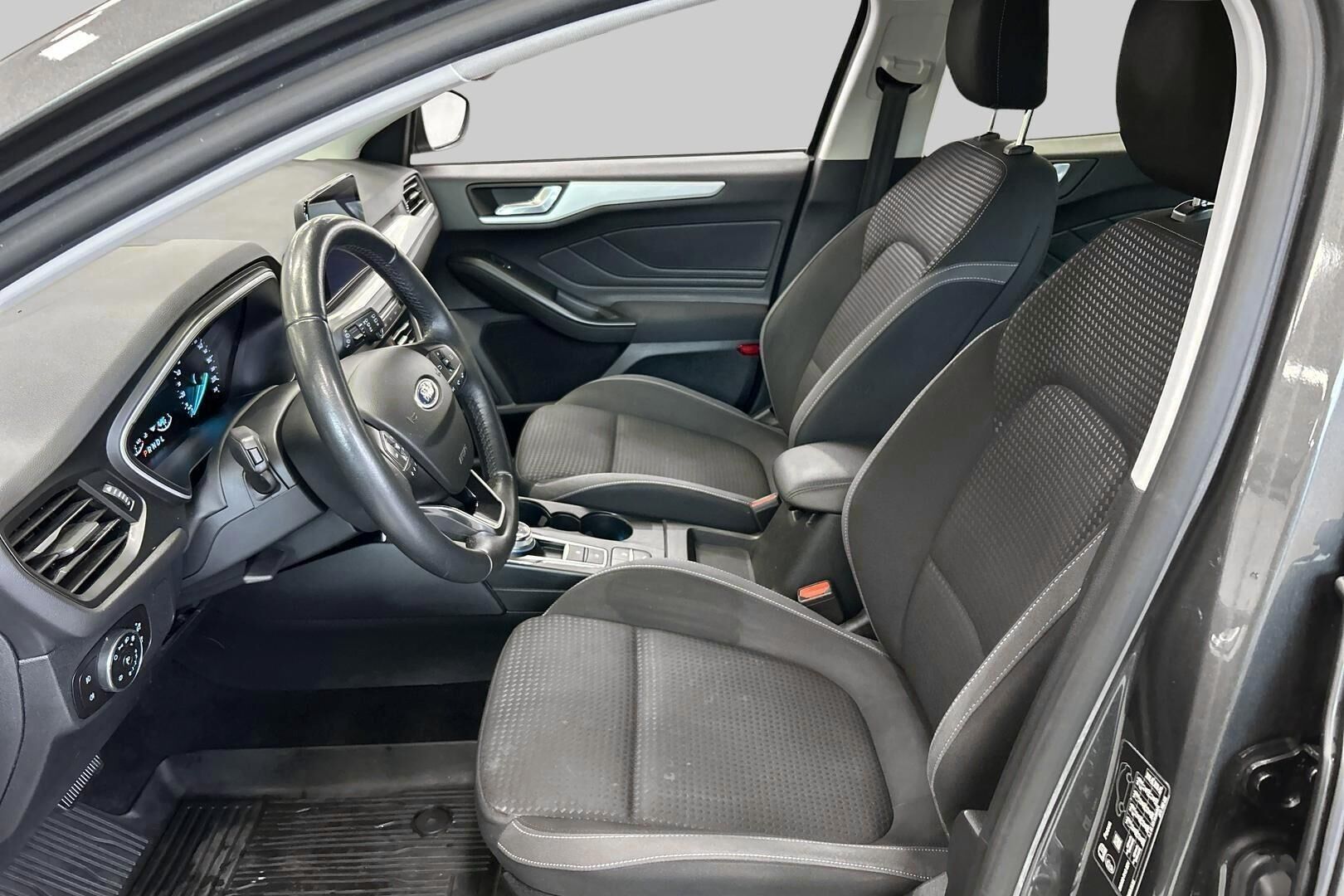 Ford Focus iso kuva 9