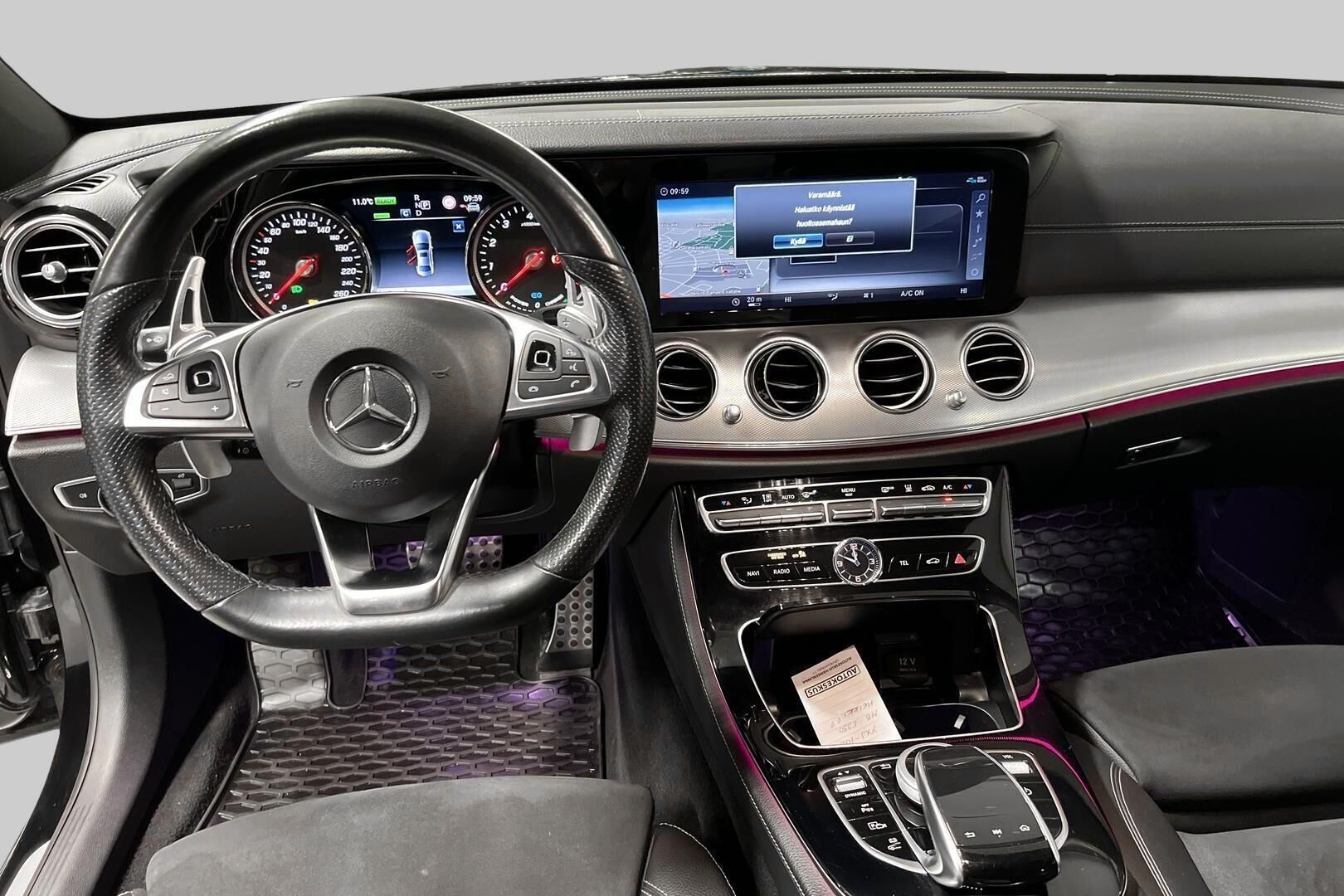 Mercedes-Benz E iso kuva 3