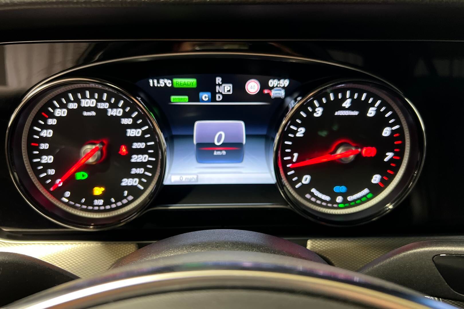 Mercedes-Benz E iso kuva 5