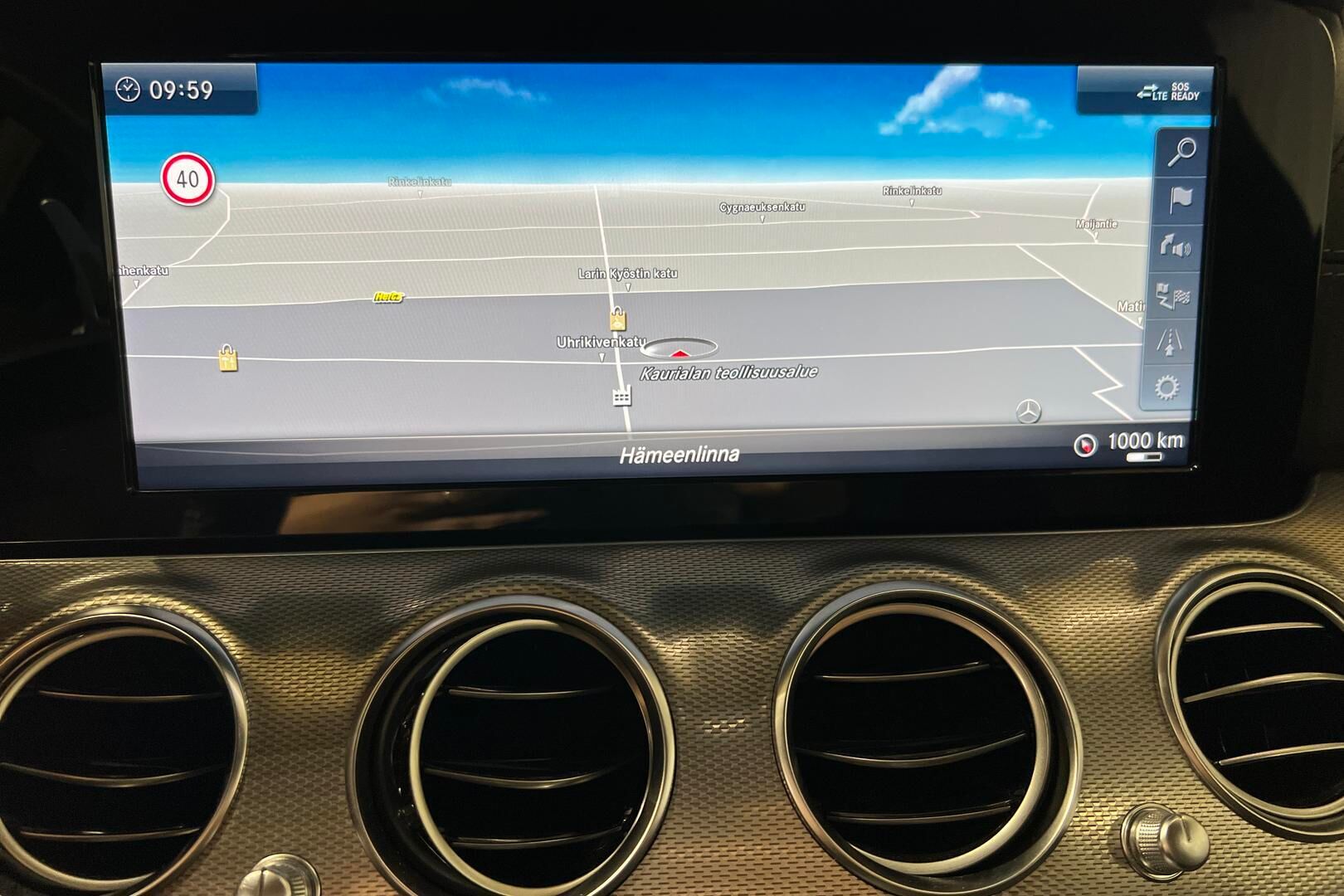 Mercedes-Benz E iso kuva 6