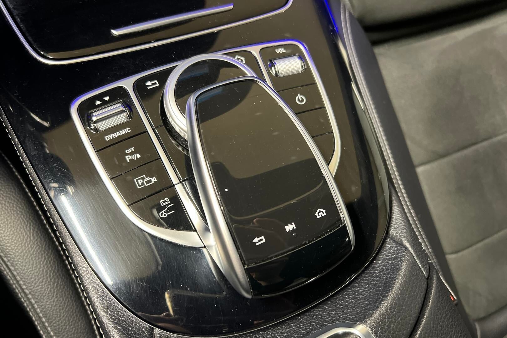 Mercedes-Benz E iso kuva 7