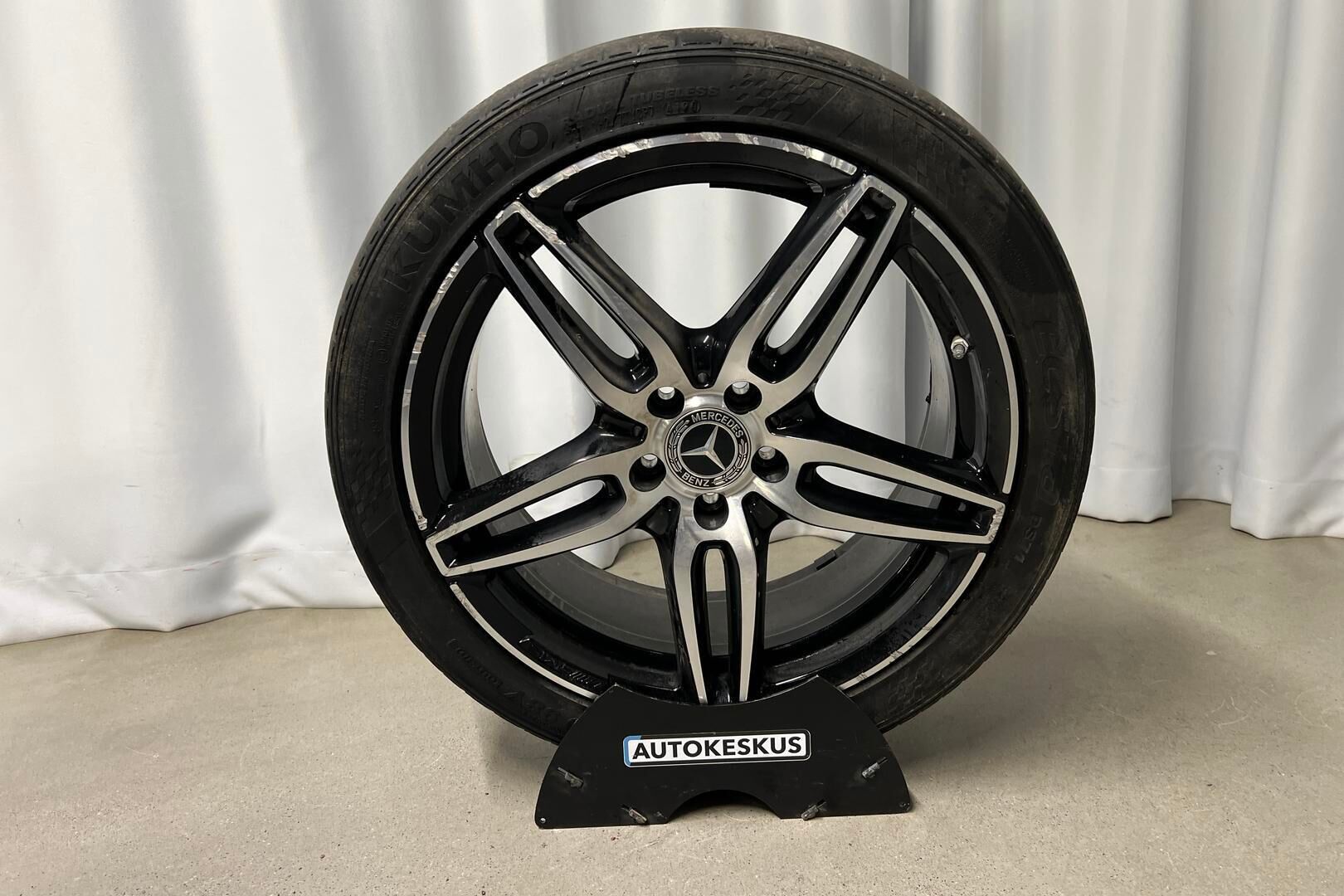 Mercedes-Benz E iso kuva 9