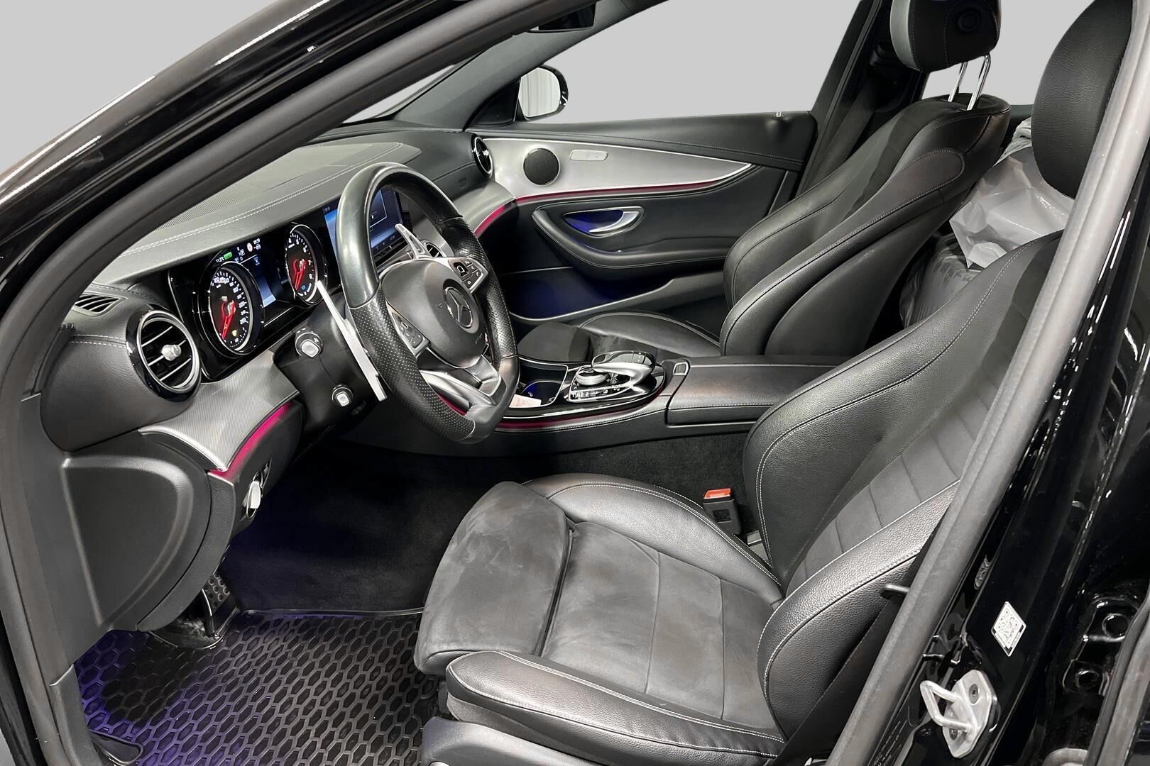 Mercedes-Benz E iso kuva 1