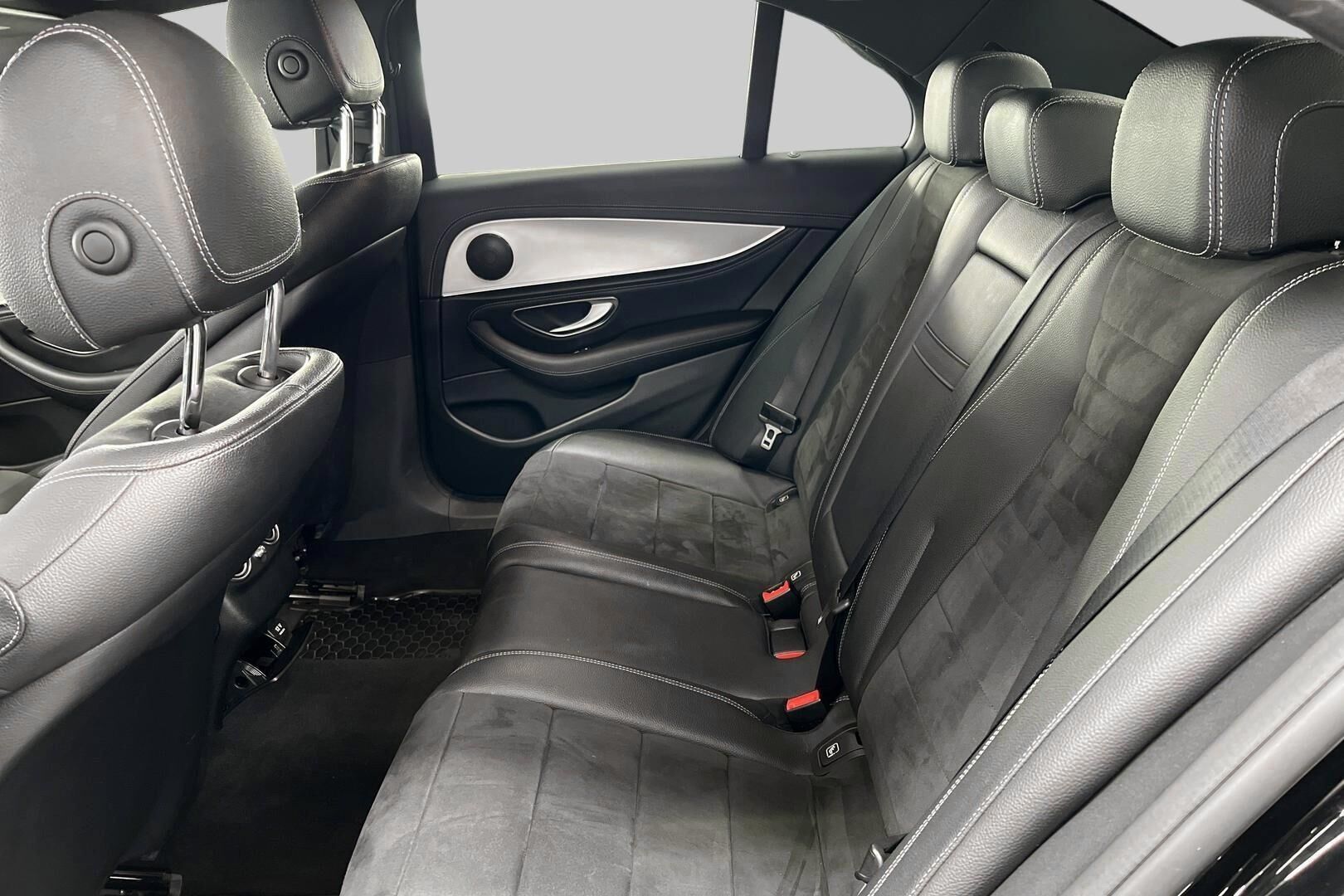 Mercedes-Benz E iso kuva 2