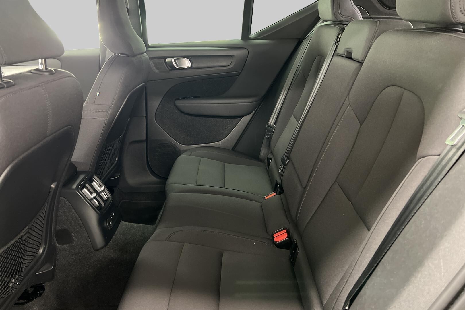 Volvo XC40 iso kuva 10
